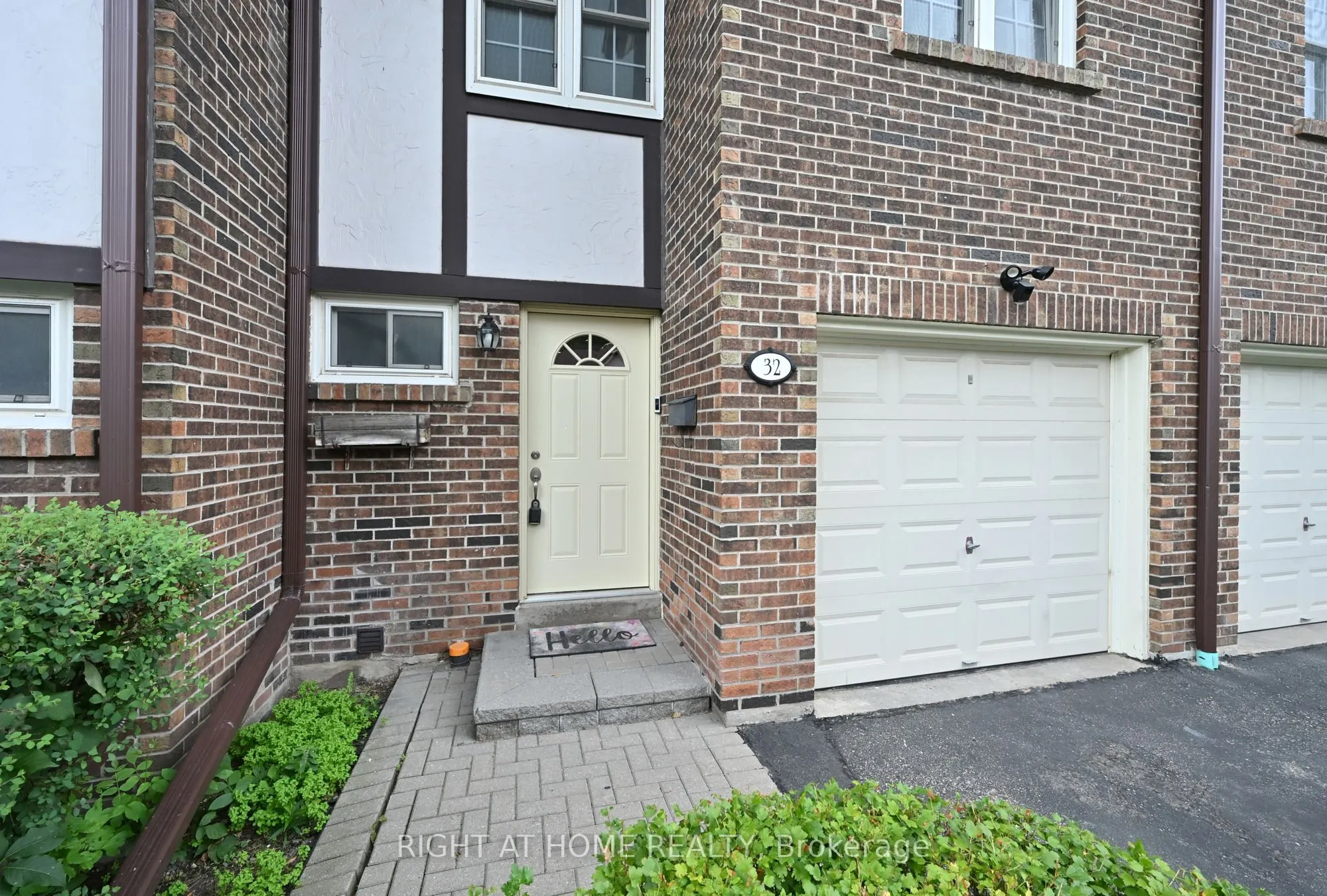 2120 Rathburn Road E #32