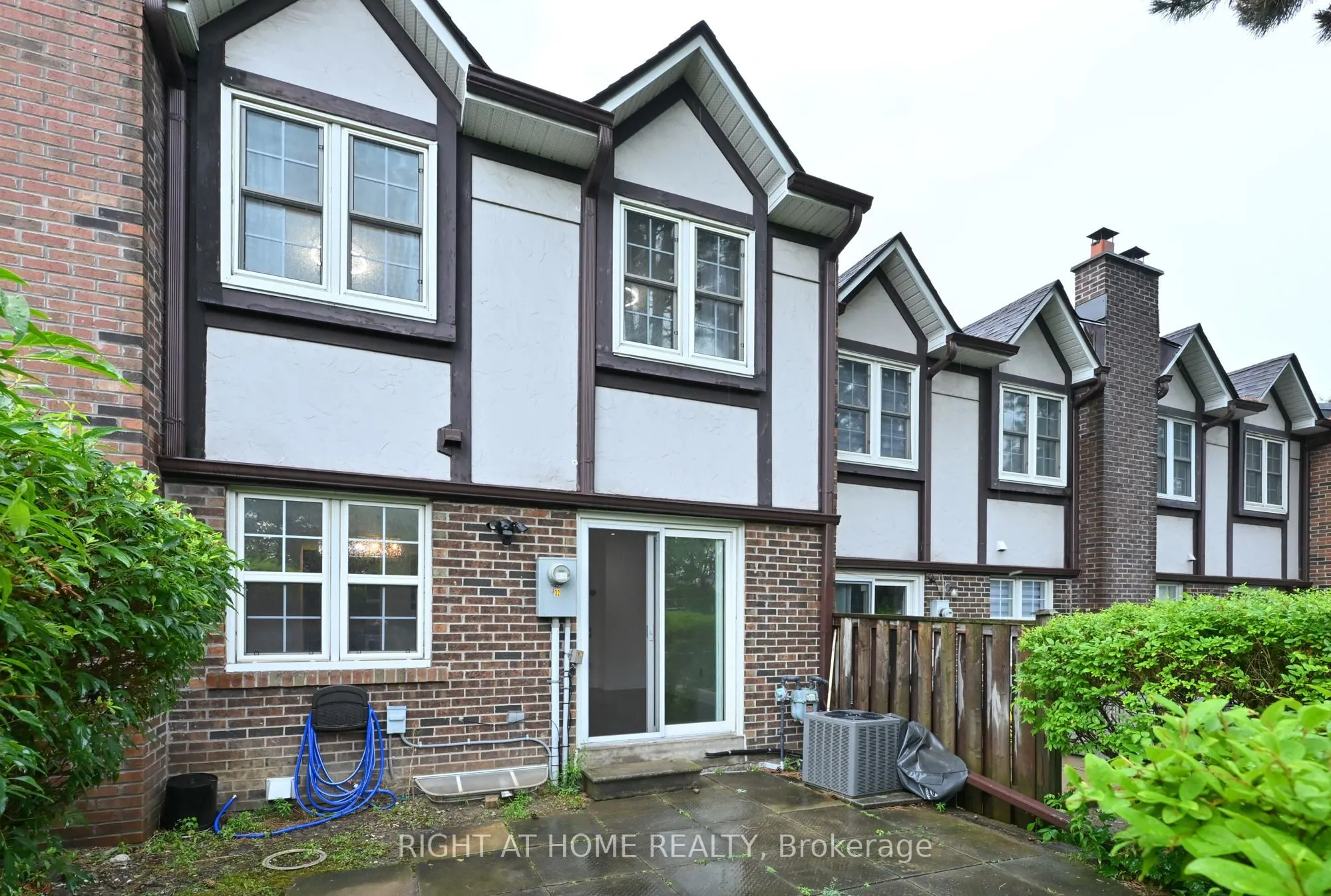 2120 Rathburn Road E #32
