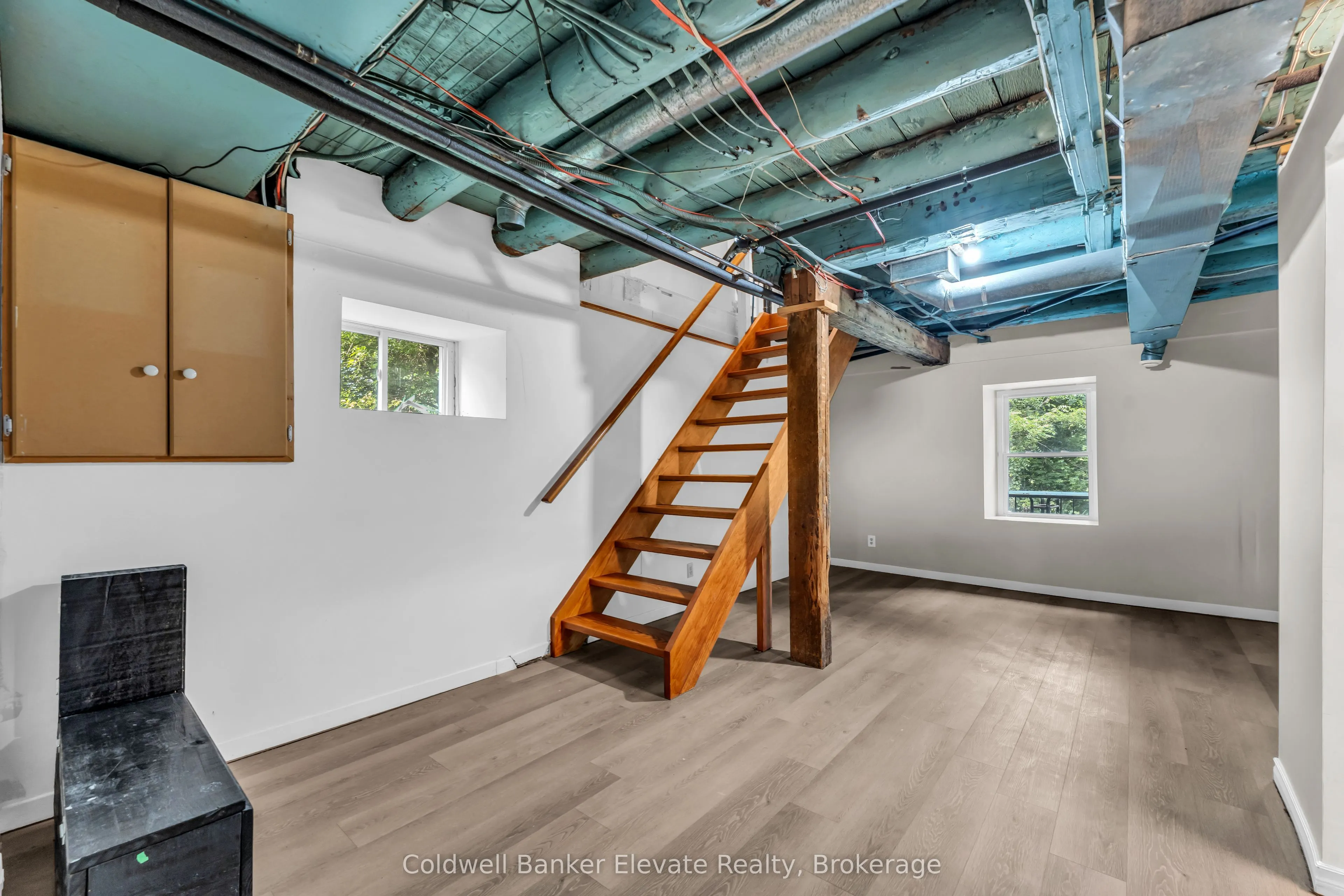 127 Main Street S