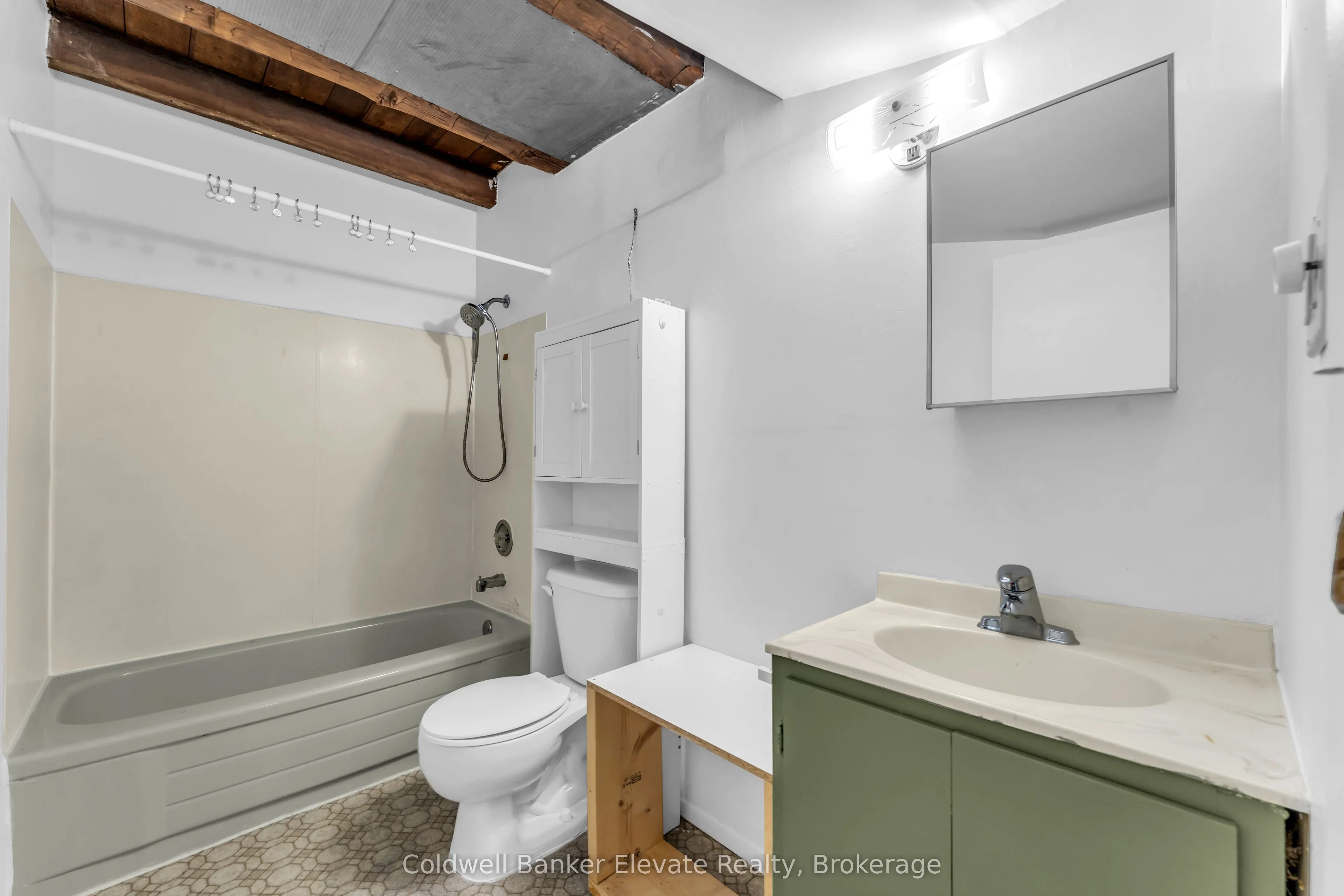 127 Main Street S