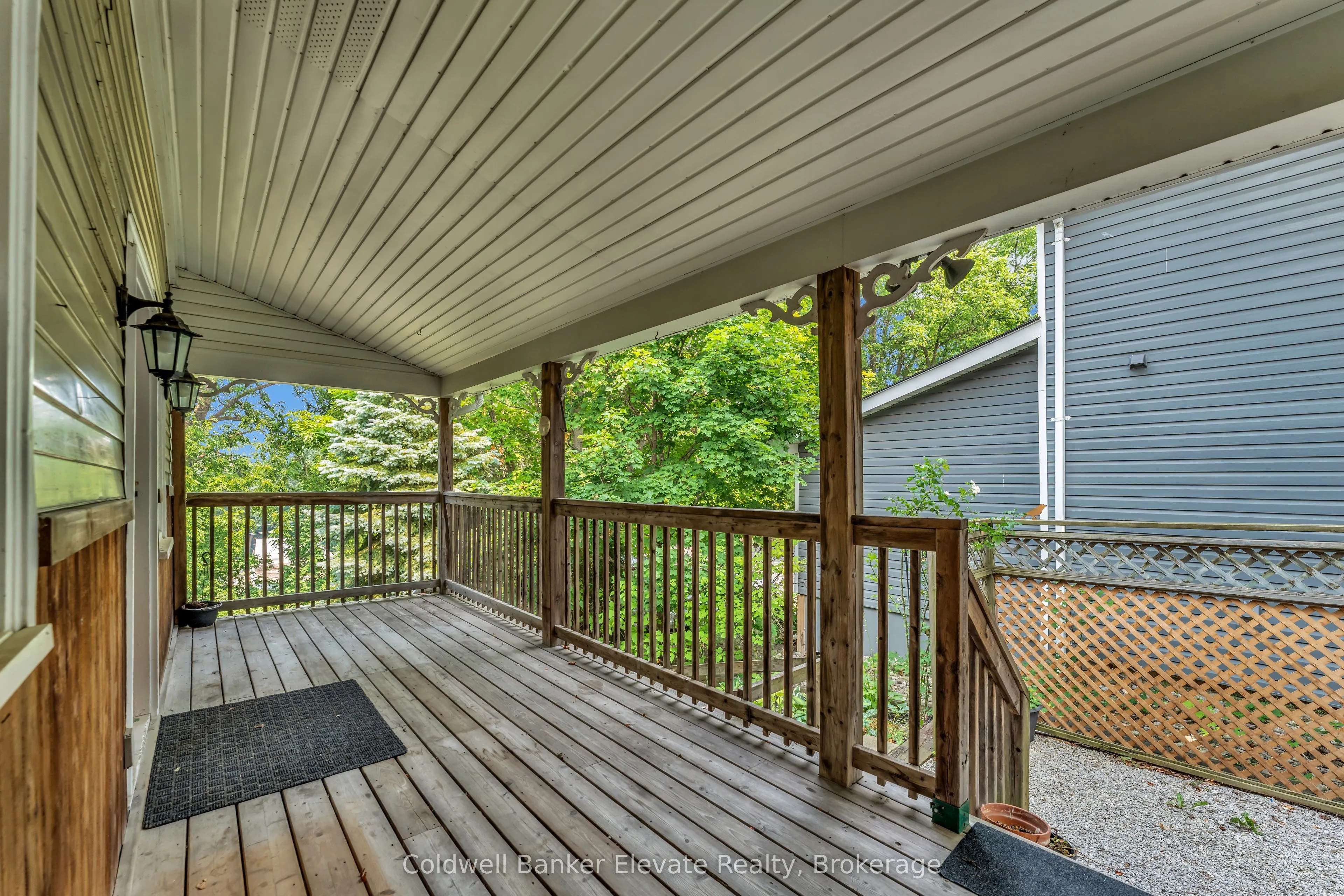 127 Main Street S