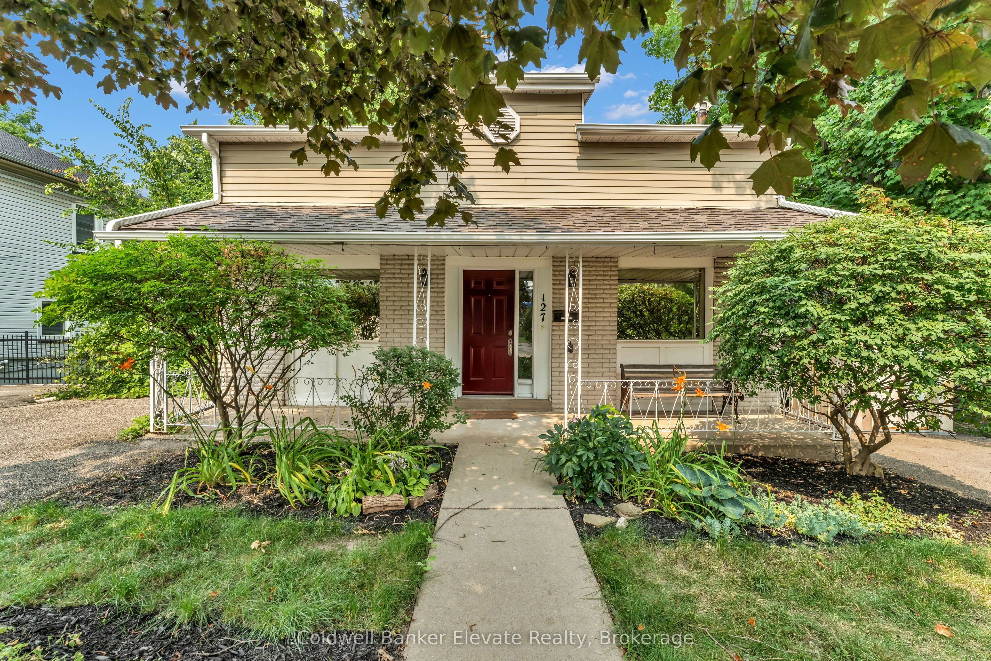 127 Main Street S
