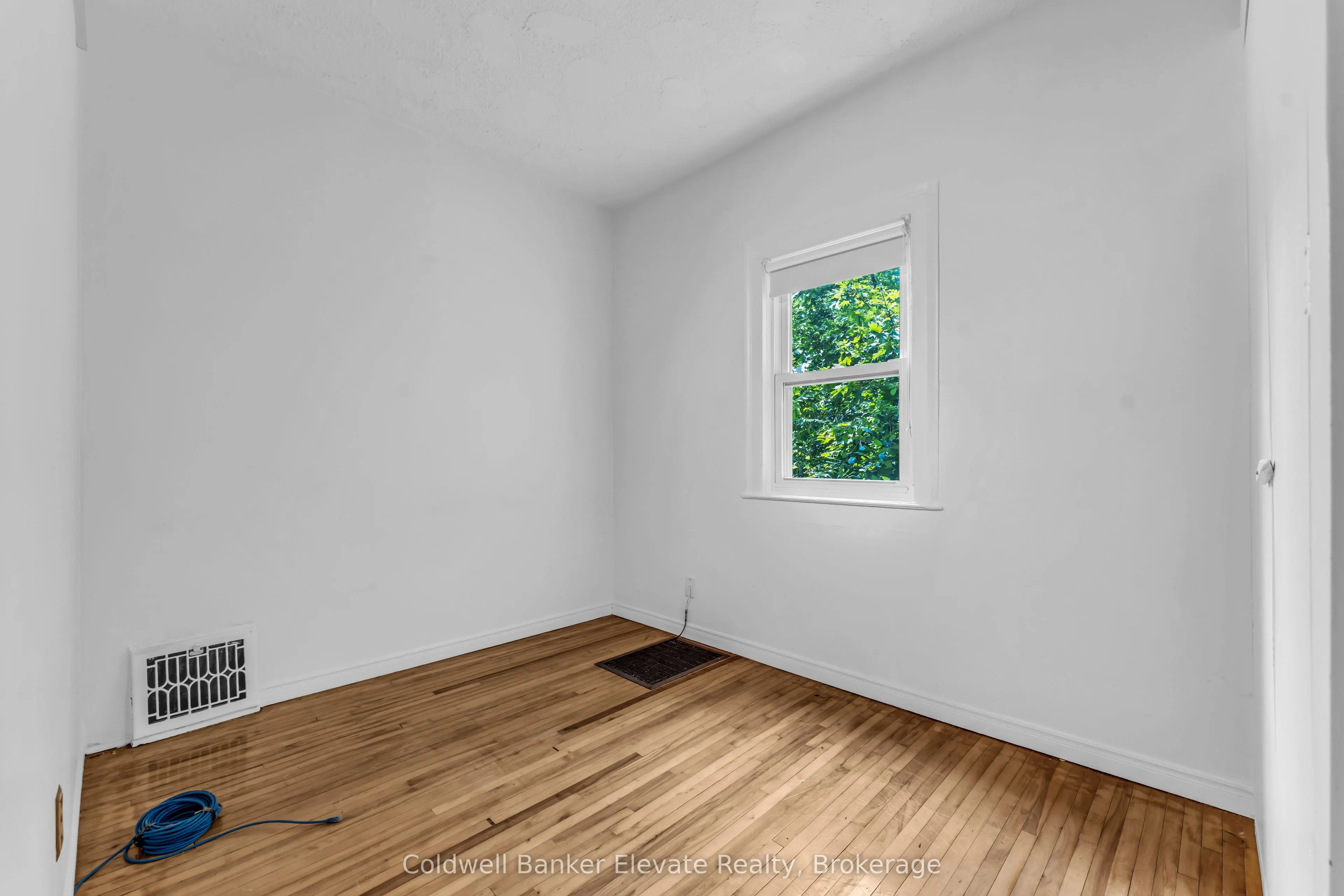 127 Main Street S