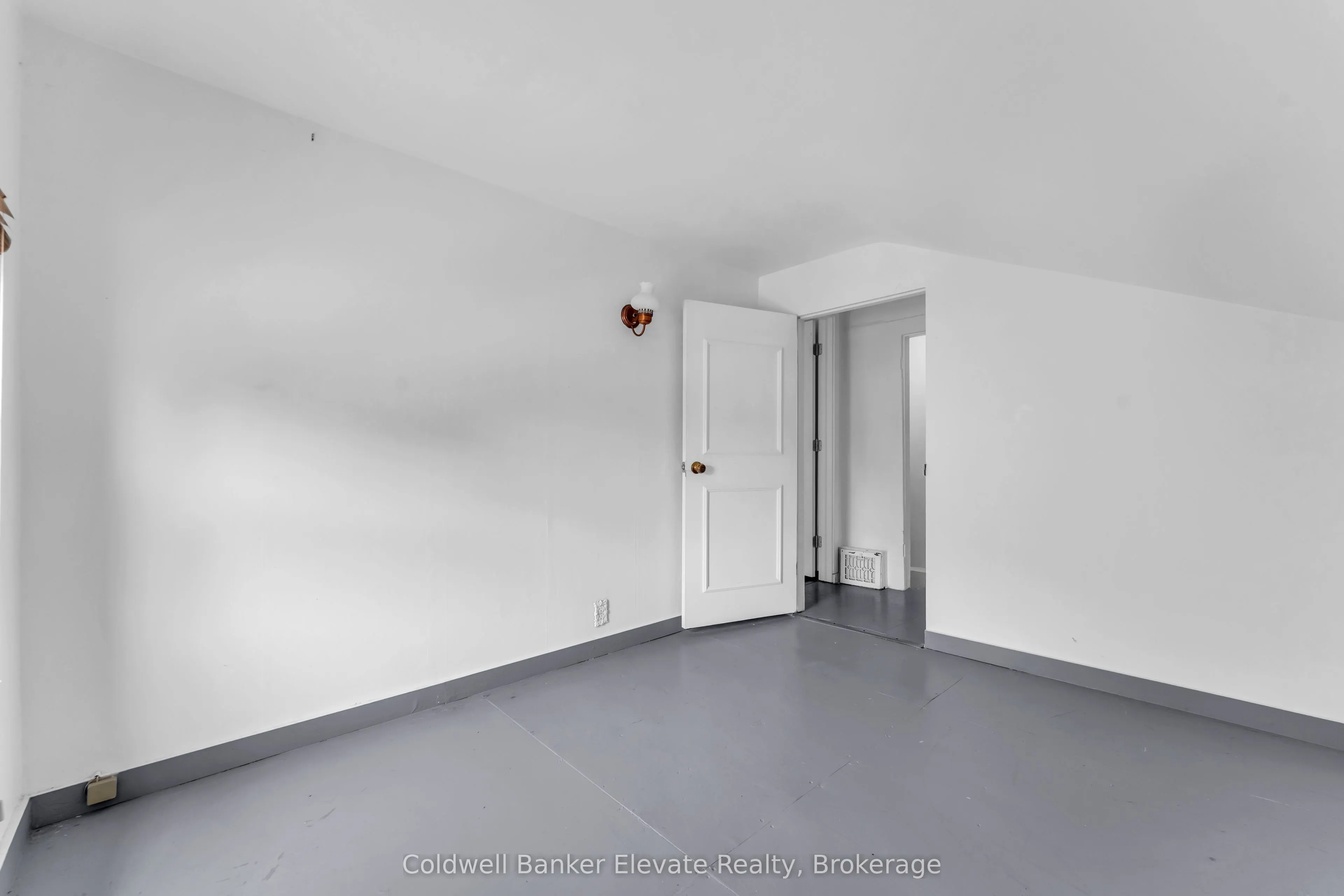 127 Main Street S