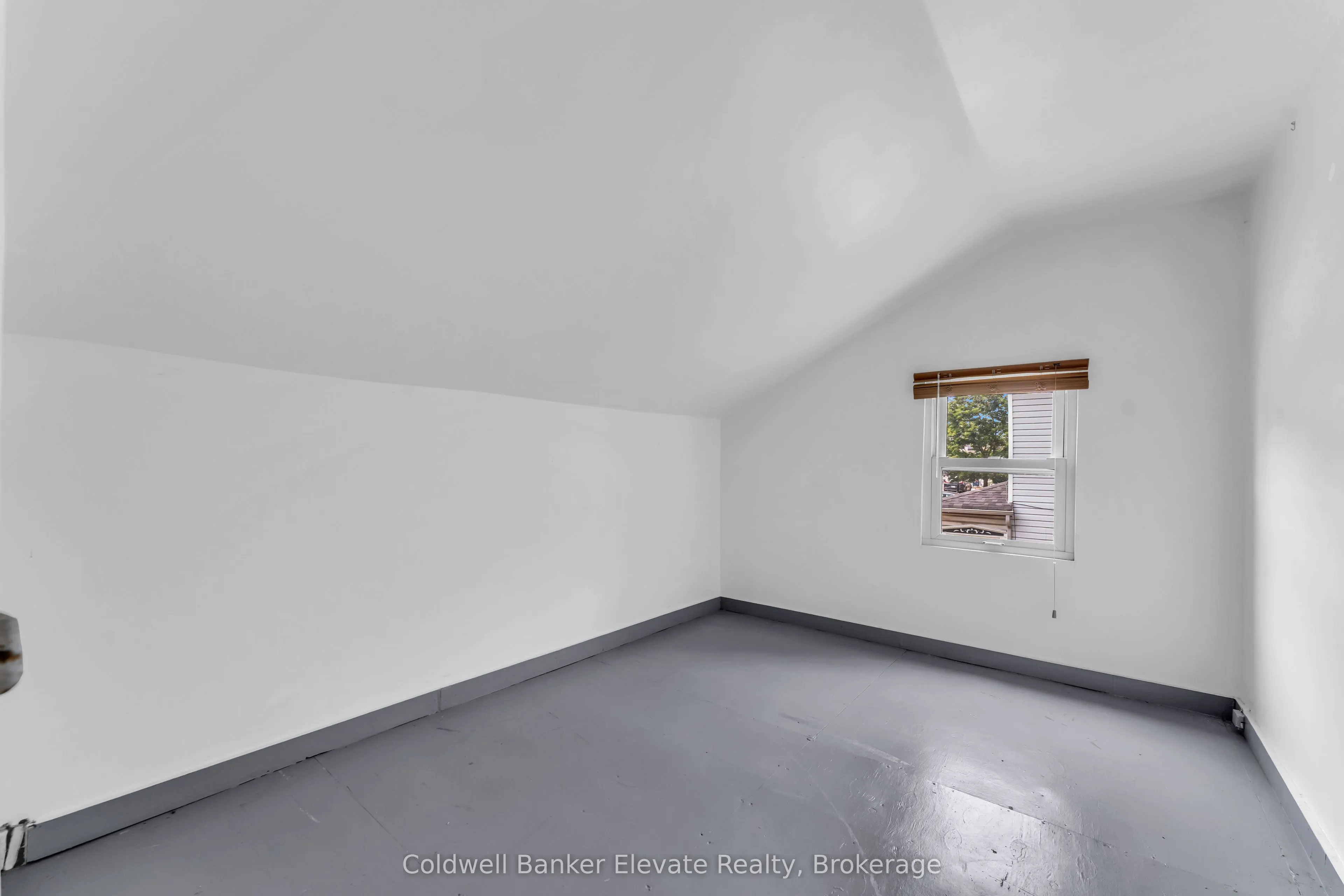 127 Main Street S