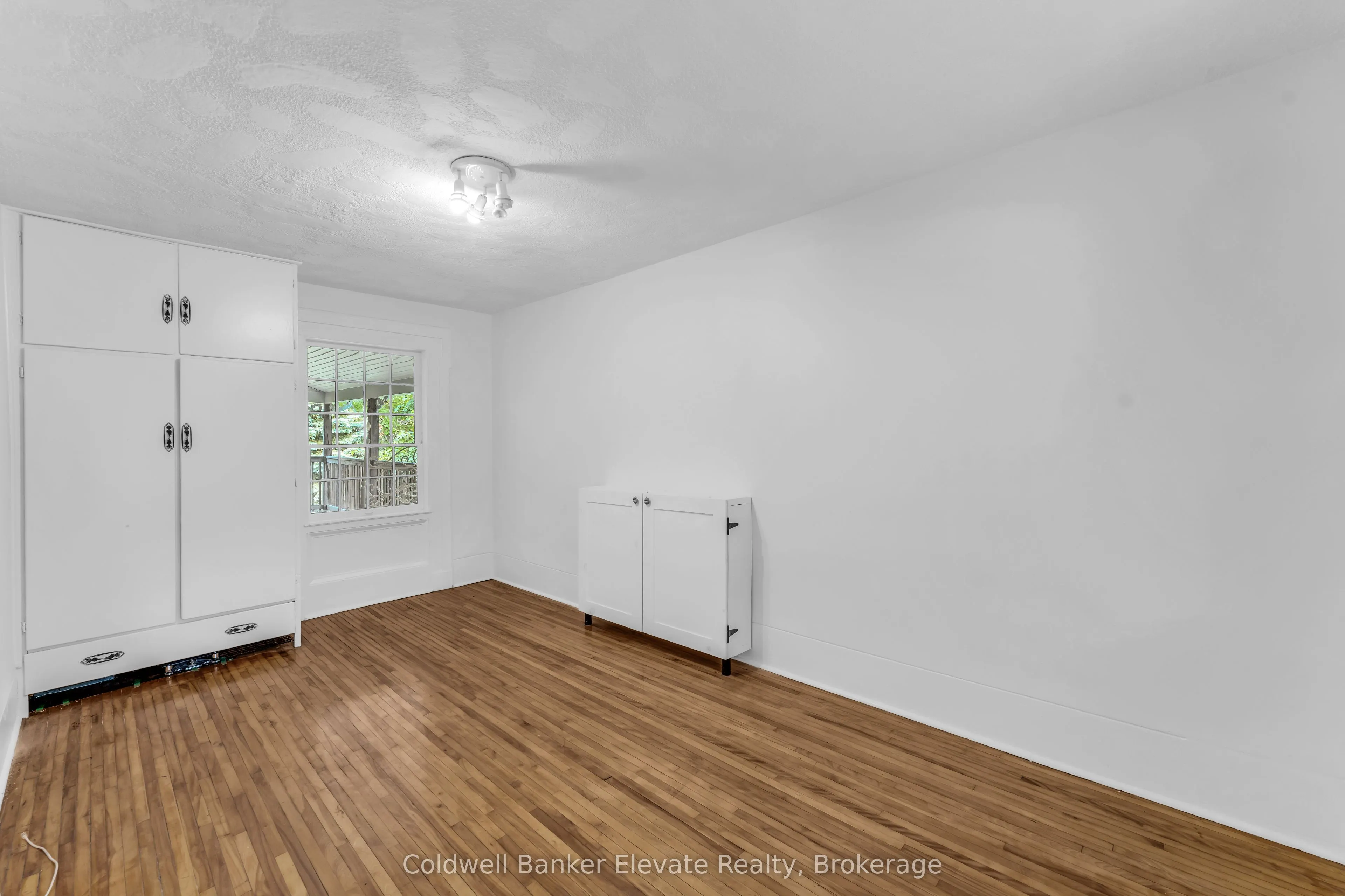 127 Main Street S