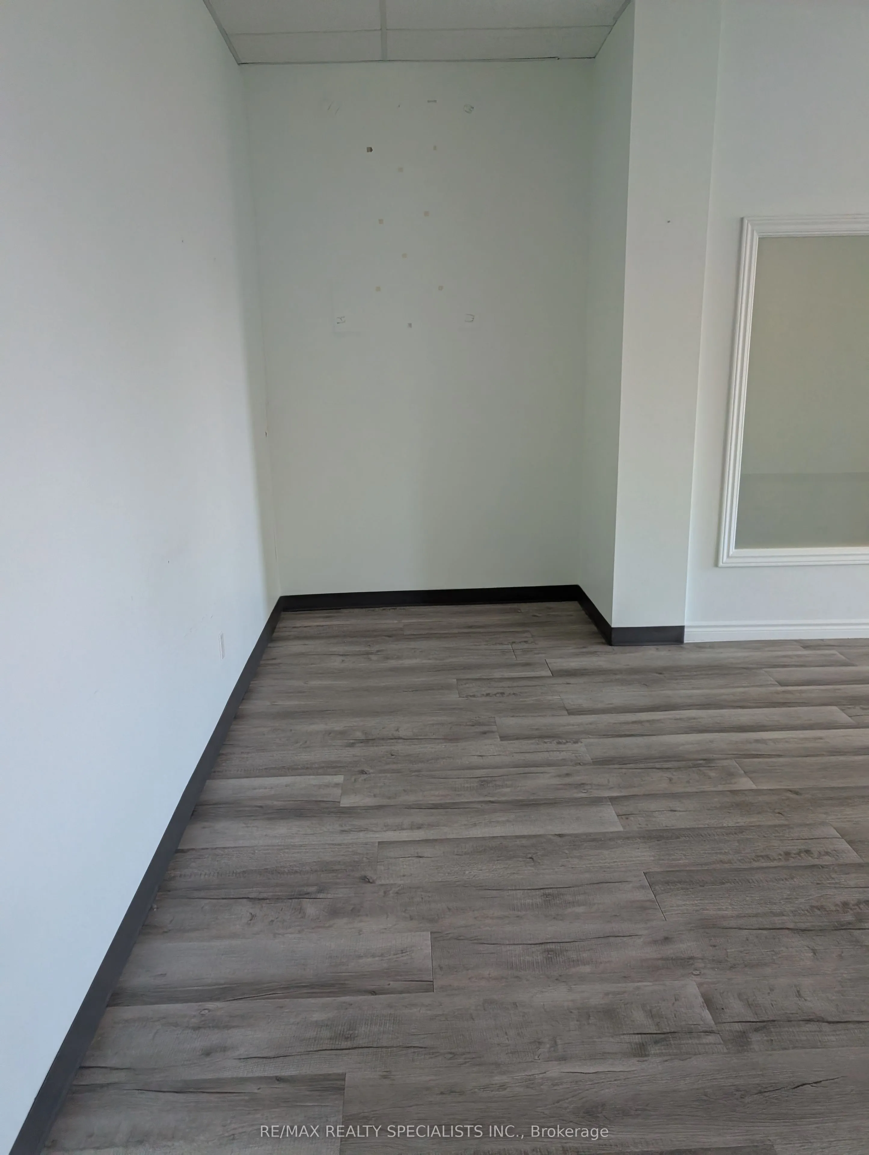 47 Queen Street S #11