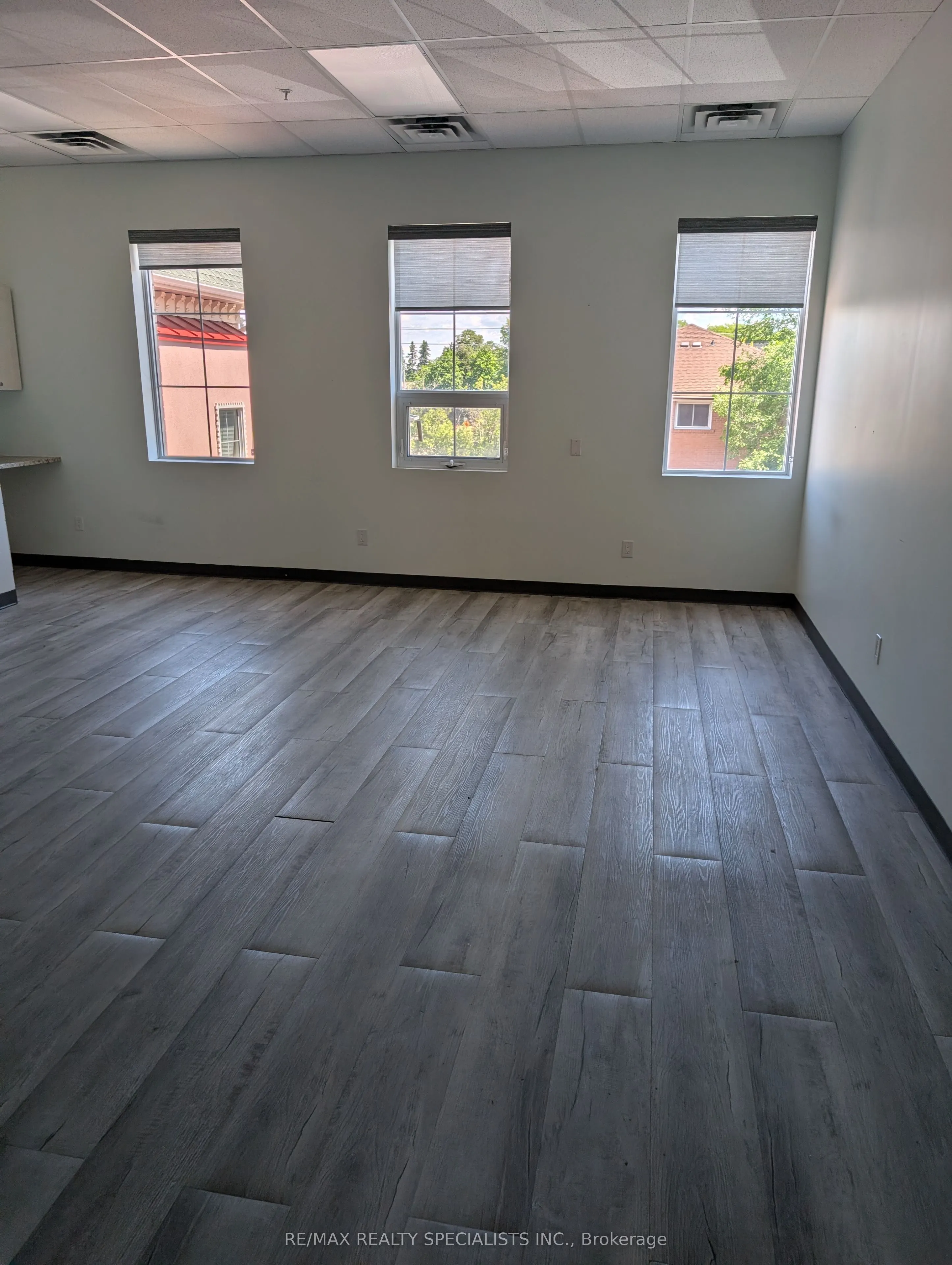 47 Queen Street S #11