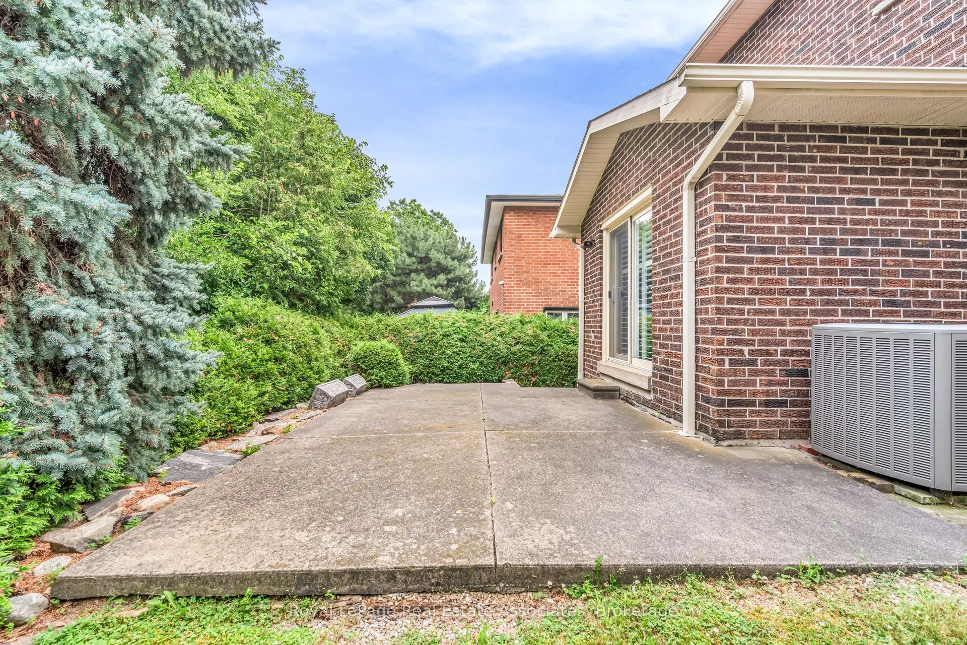 2529 Claymore Crescent