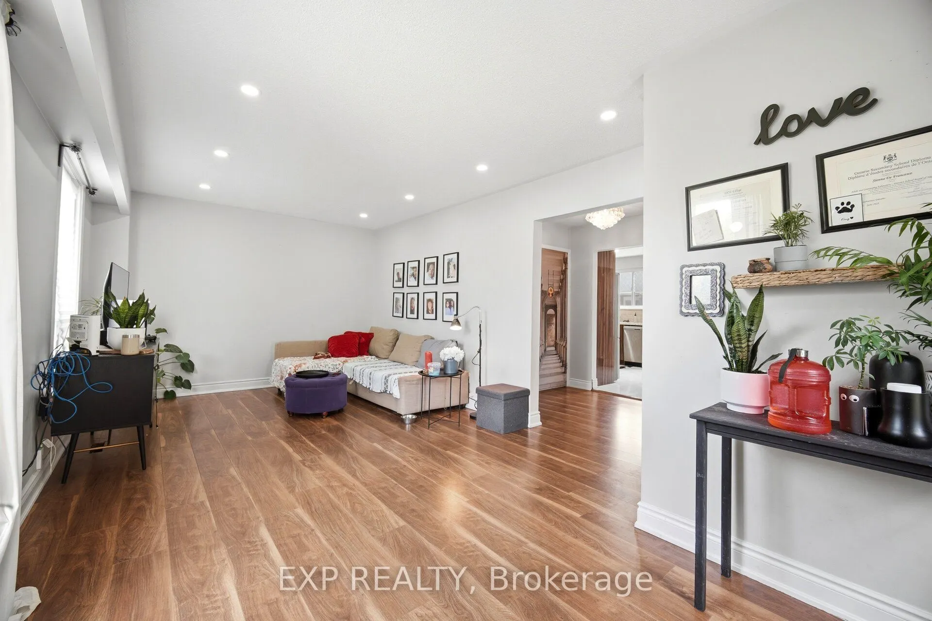 33 Earlsdale Crescent