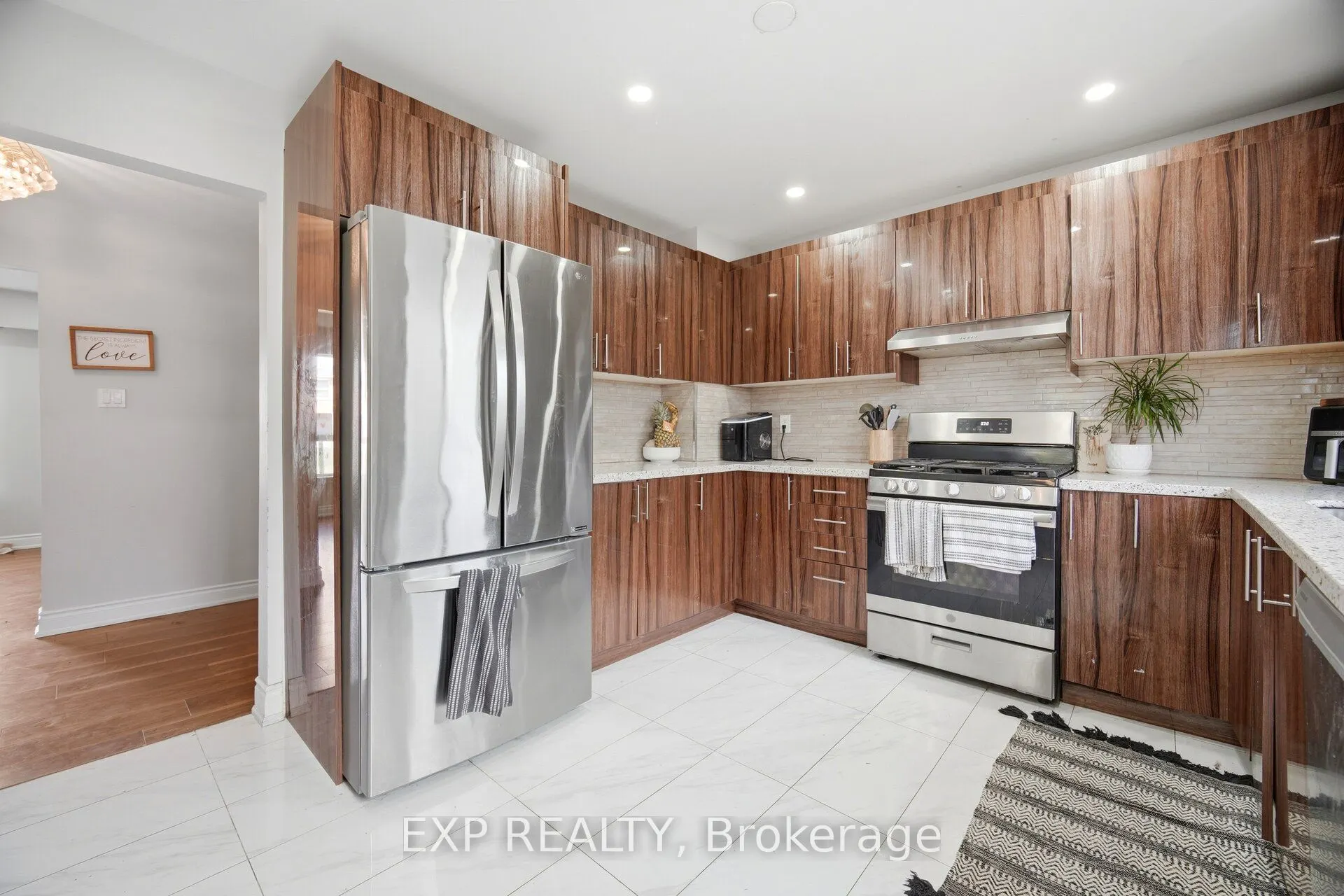 33 Earlsdale Crescent