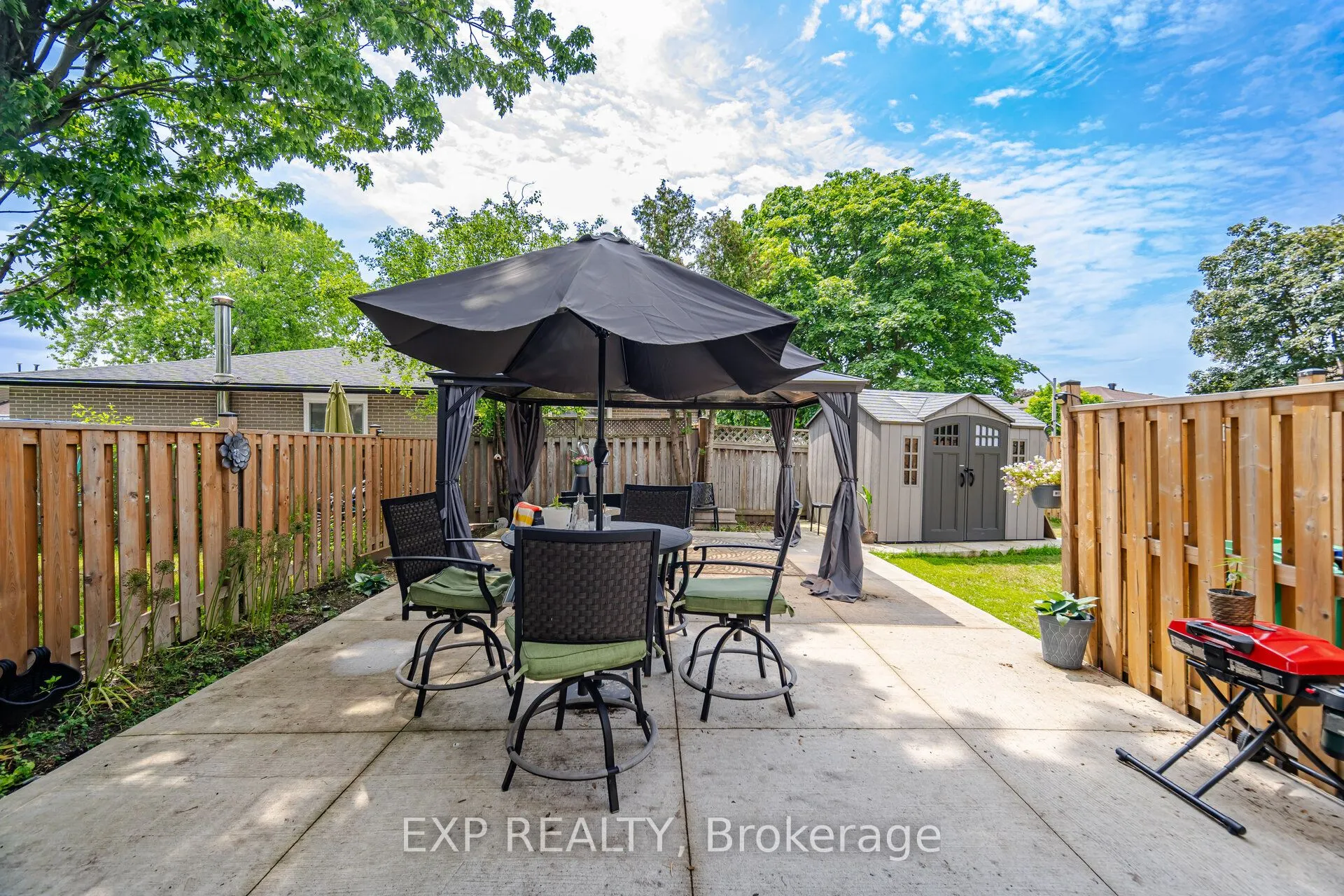 33 Earlsdale Crescent