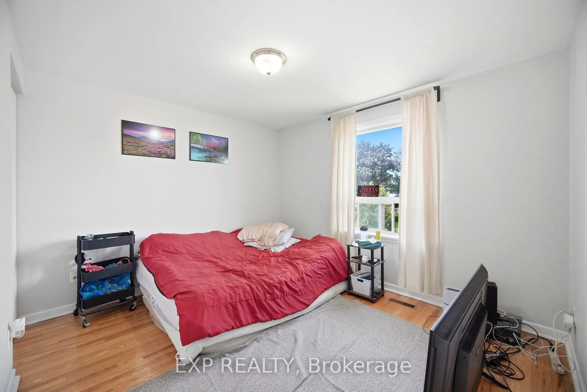 33 Earlsdale Crescent