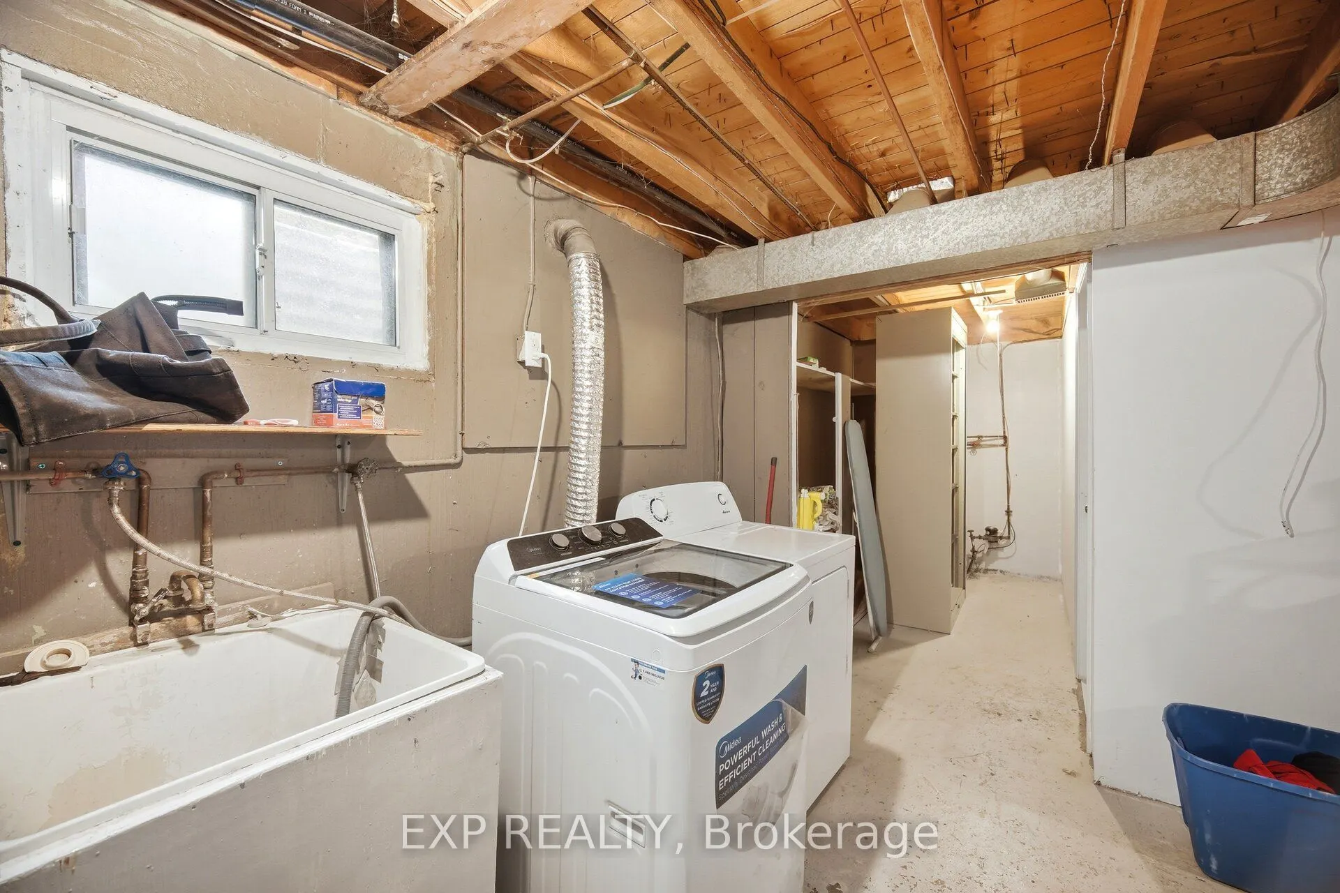 33 Earlsdale Crescent