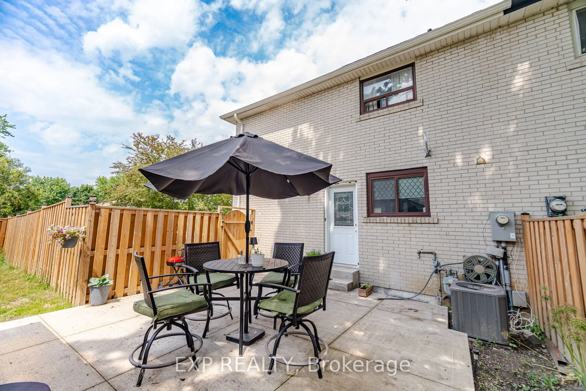 33 Earlsdale Crescent