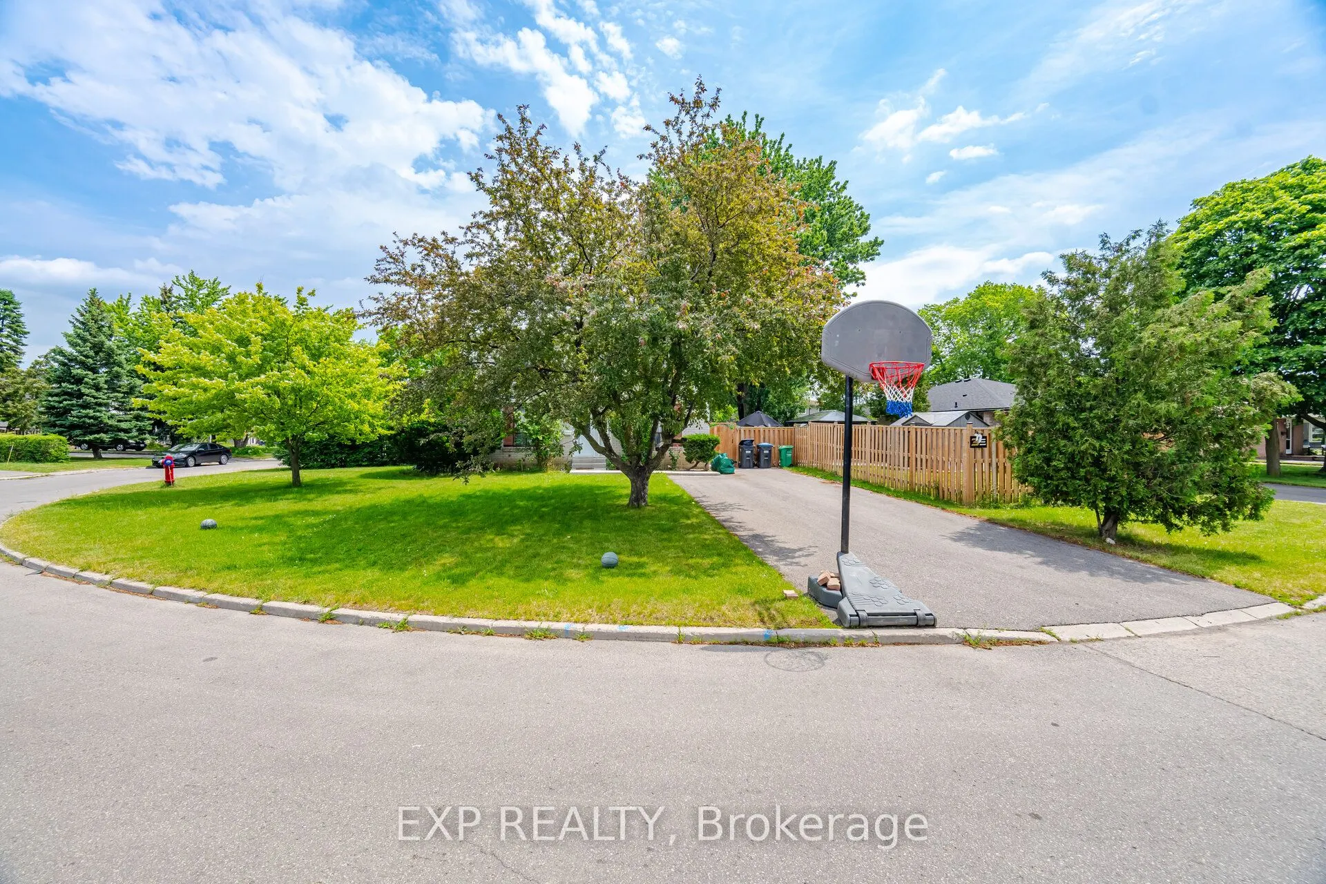 33 Earlsdale Crescent