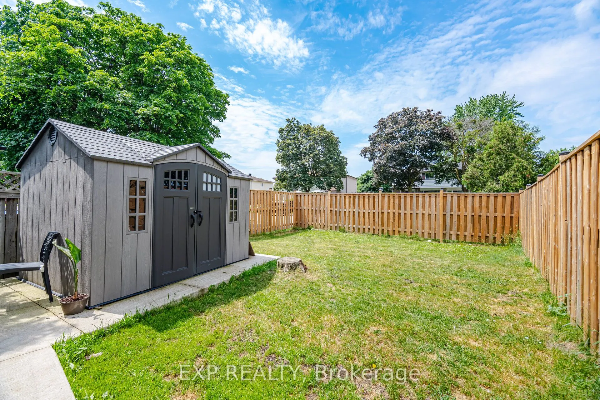 33 Earlsdale Crescent