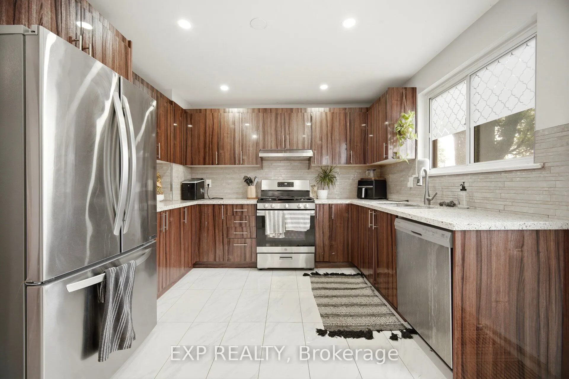 33 Earlsdale Crescent