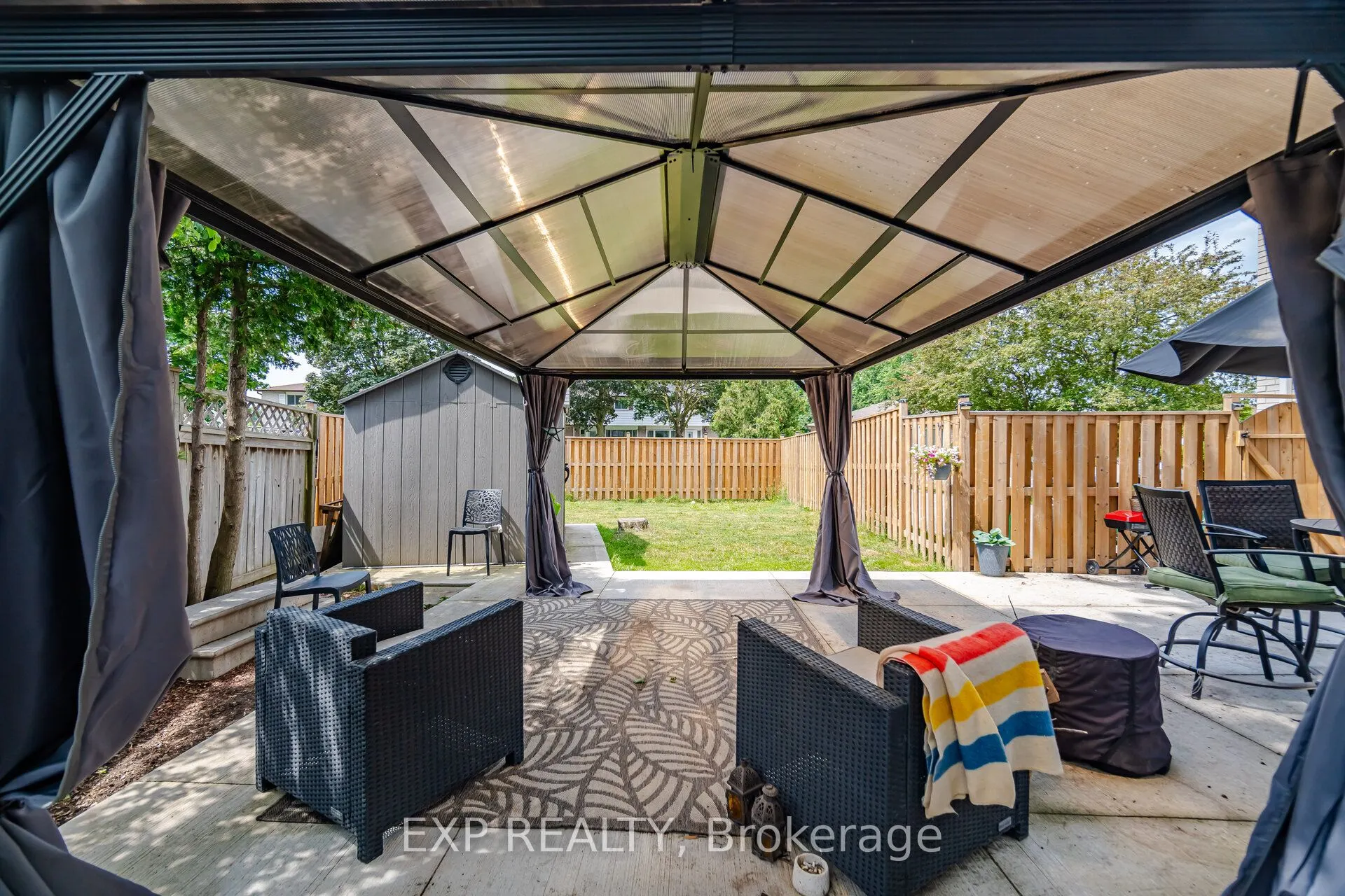 33 Earlsdale Crescent
