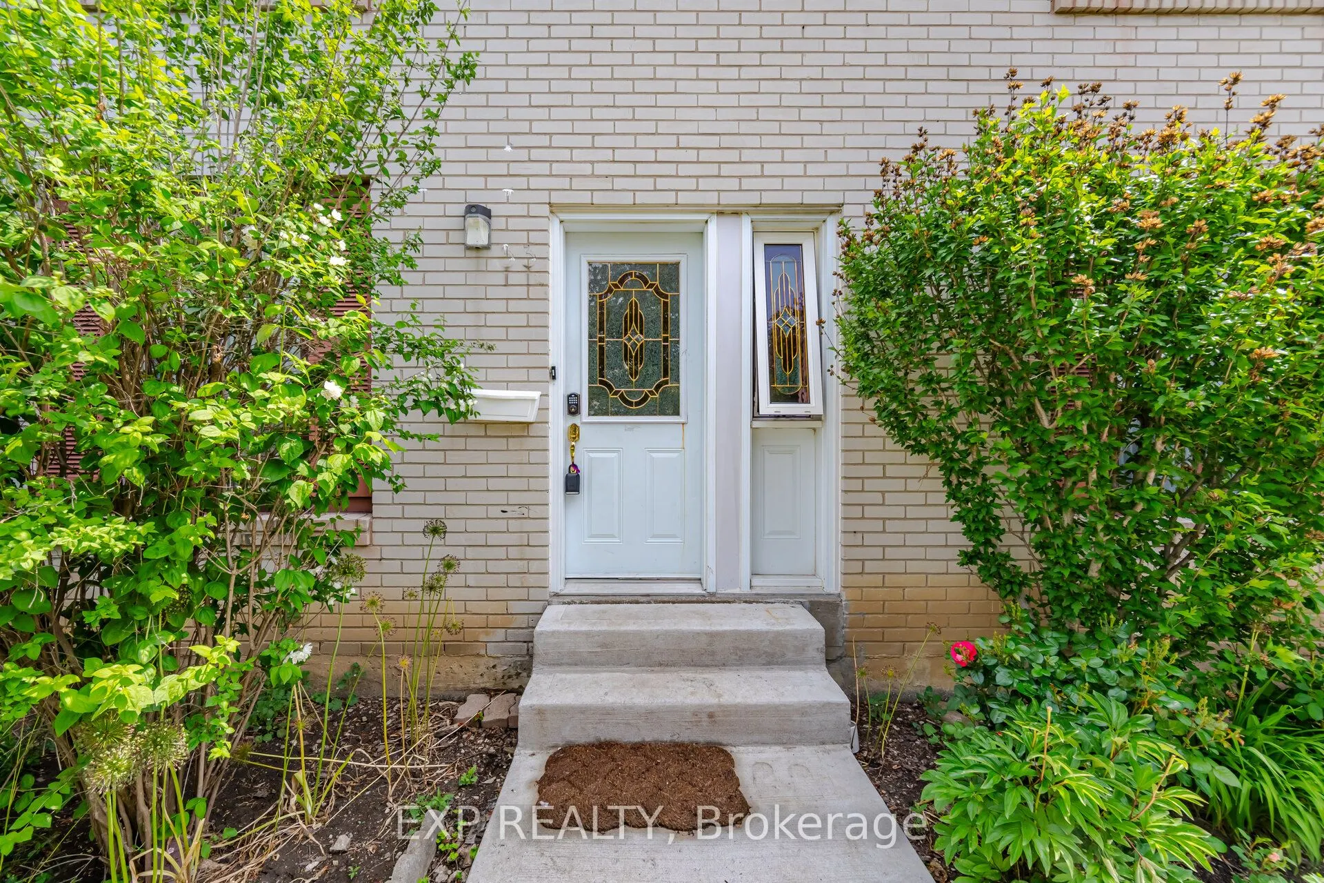 33 Earlsdale Crescent