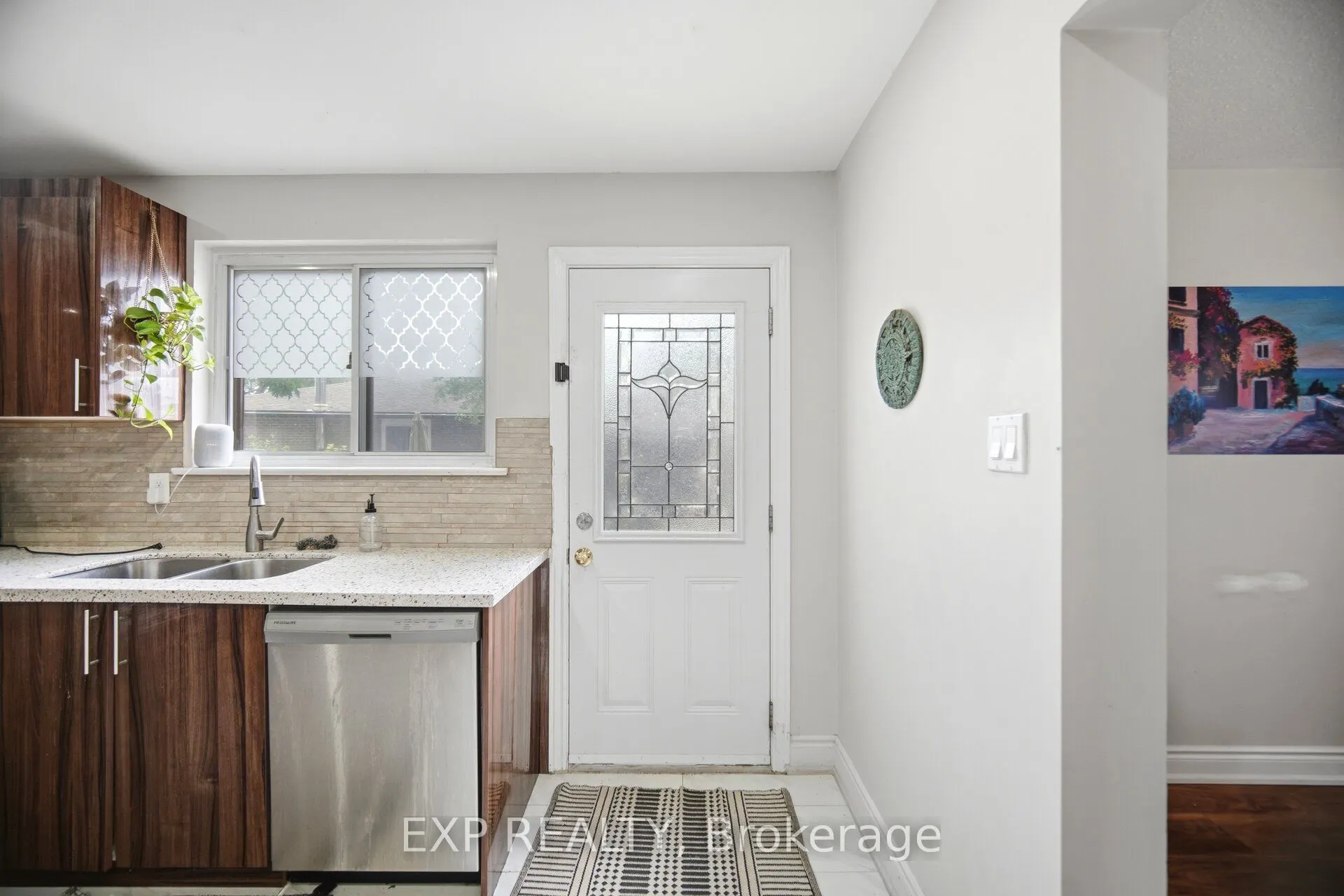 33 Earlsdale Crescent