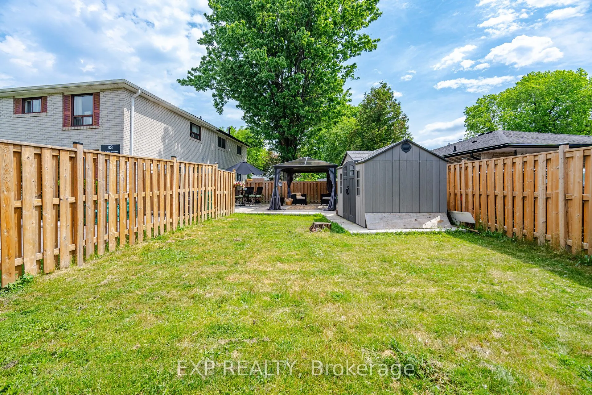 33 Earlsdale Crescent