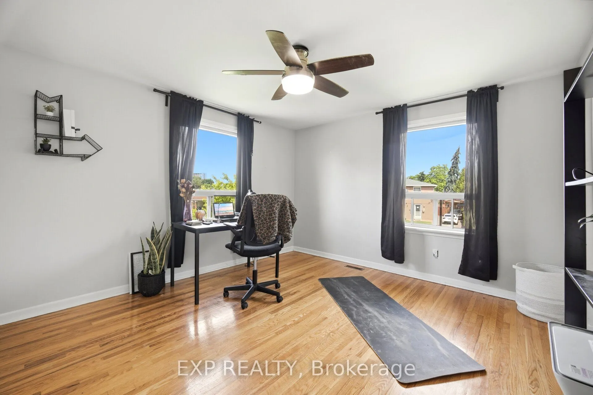 33 Earlsdale Crescent