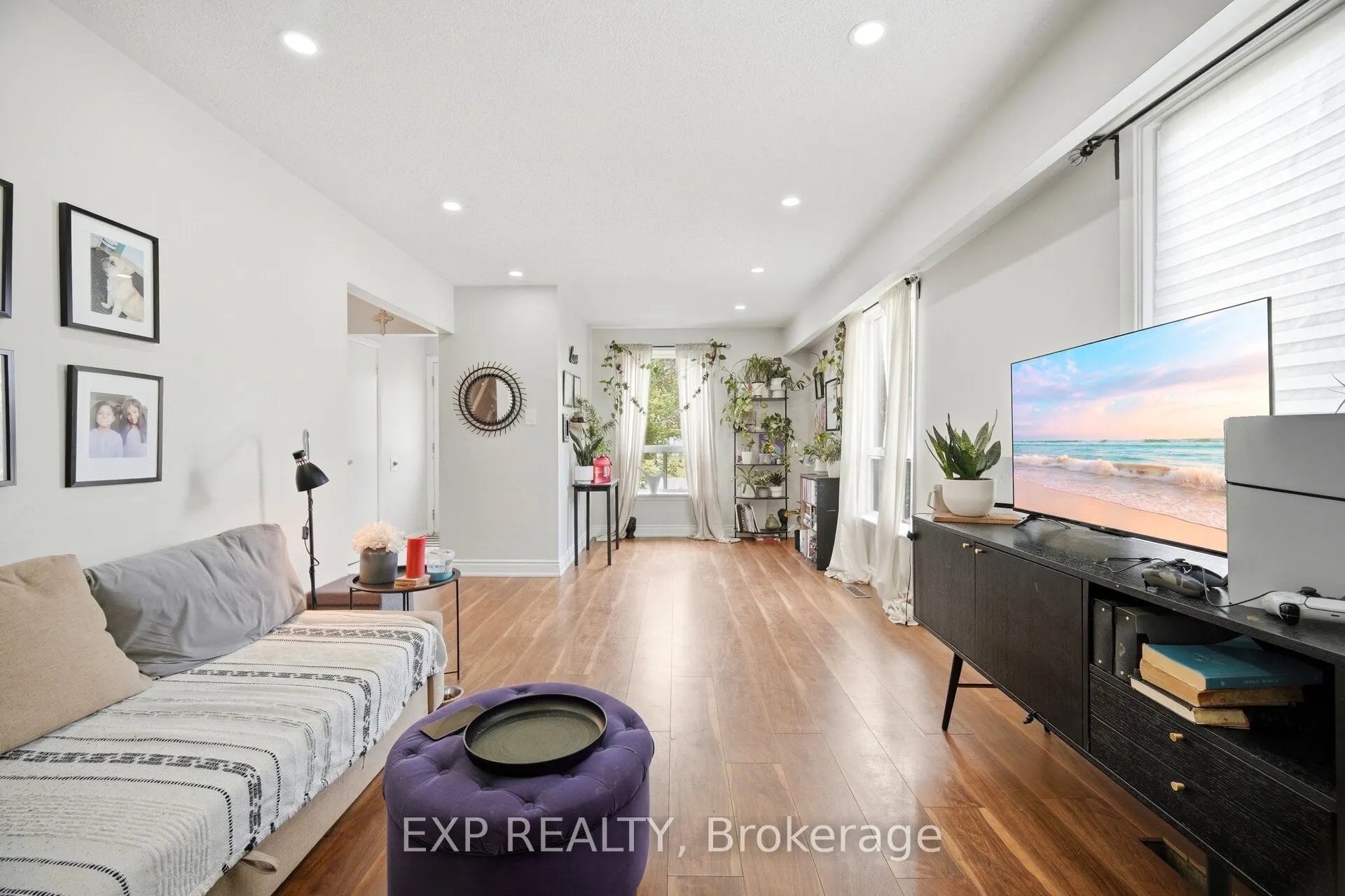 33 Earlsdale Crescent