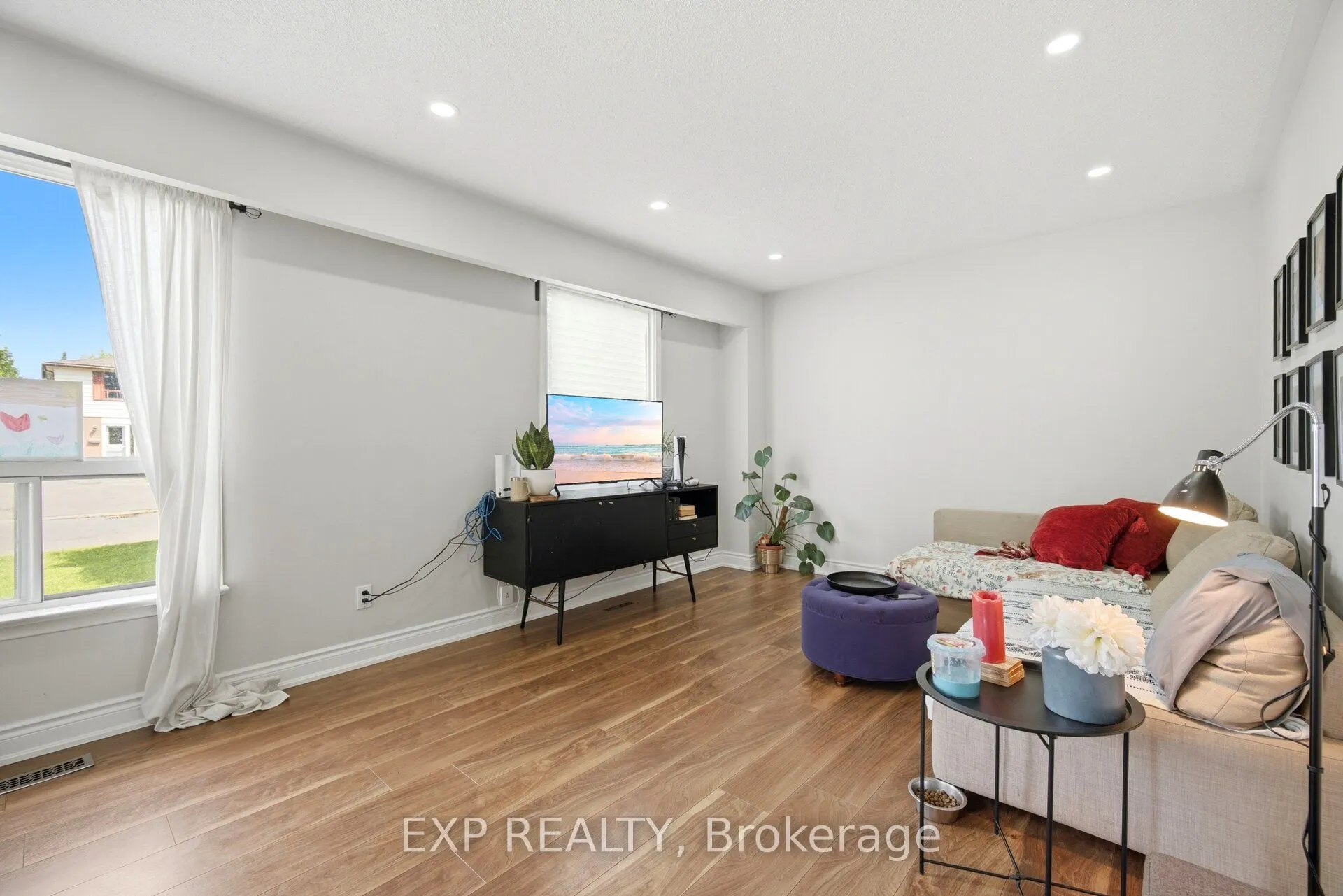 33 Earlsdale Crescent
