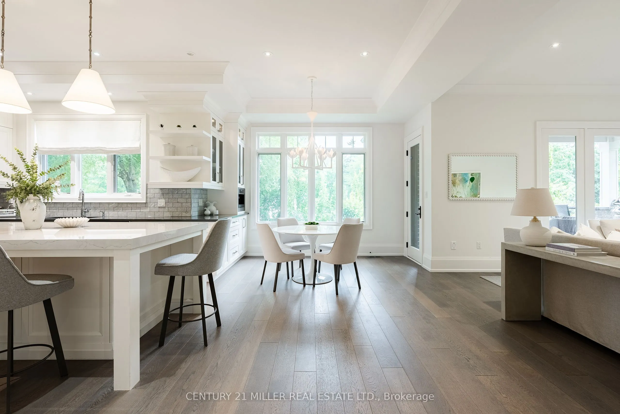 2458 Meadowood Crescent