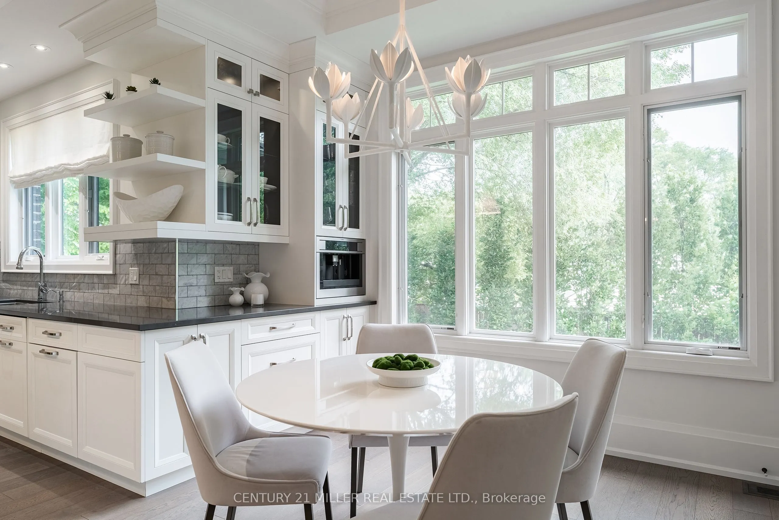 2458 Meadowood Crescent