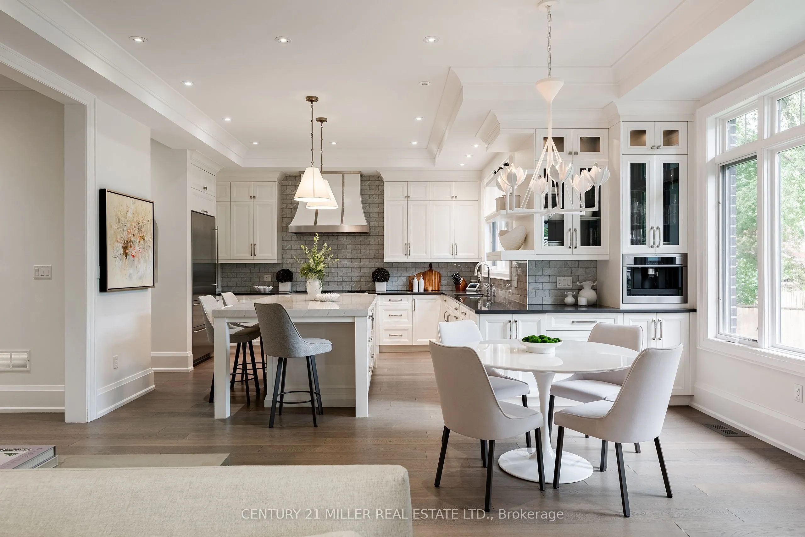 2458 Meadowood Crescent