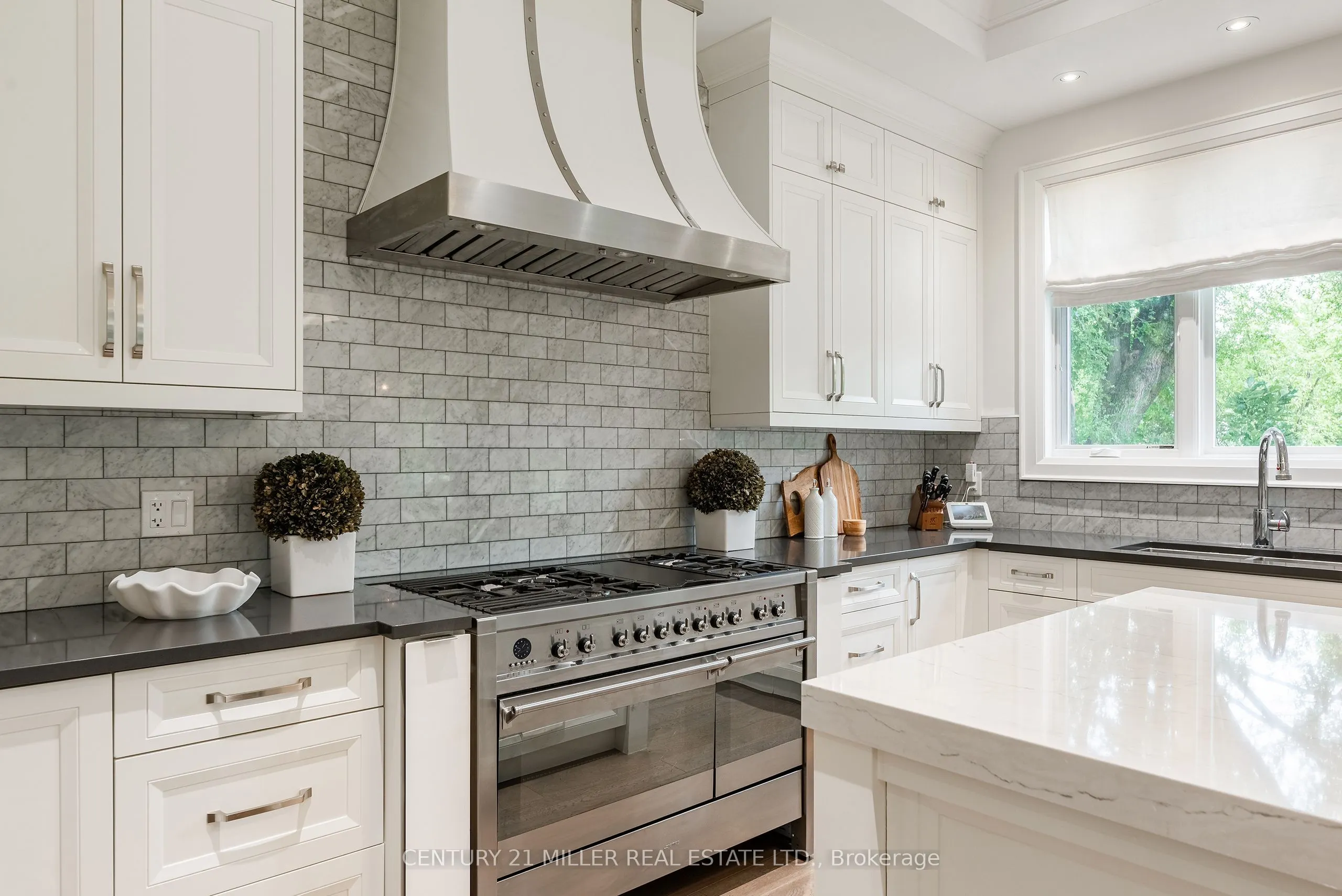 2458 Meadowood Crescent