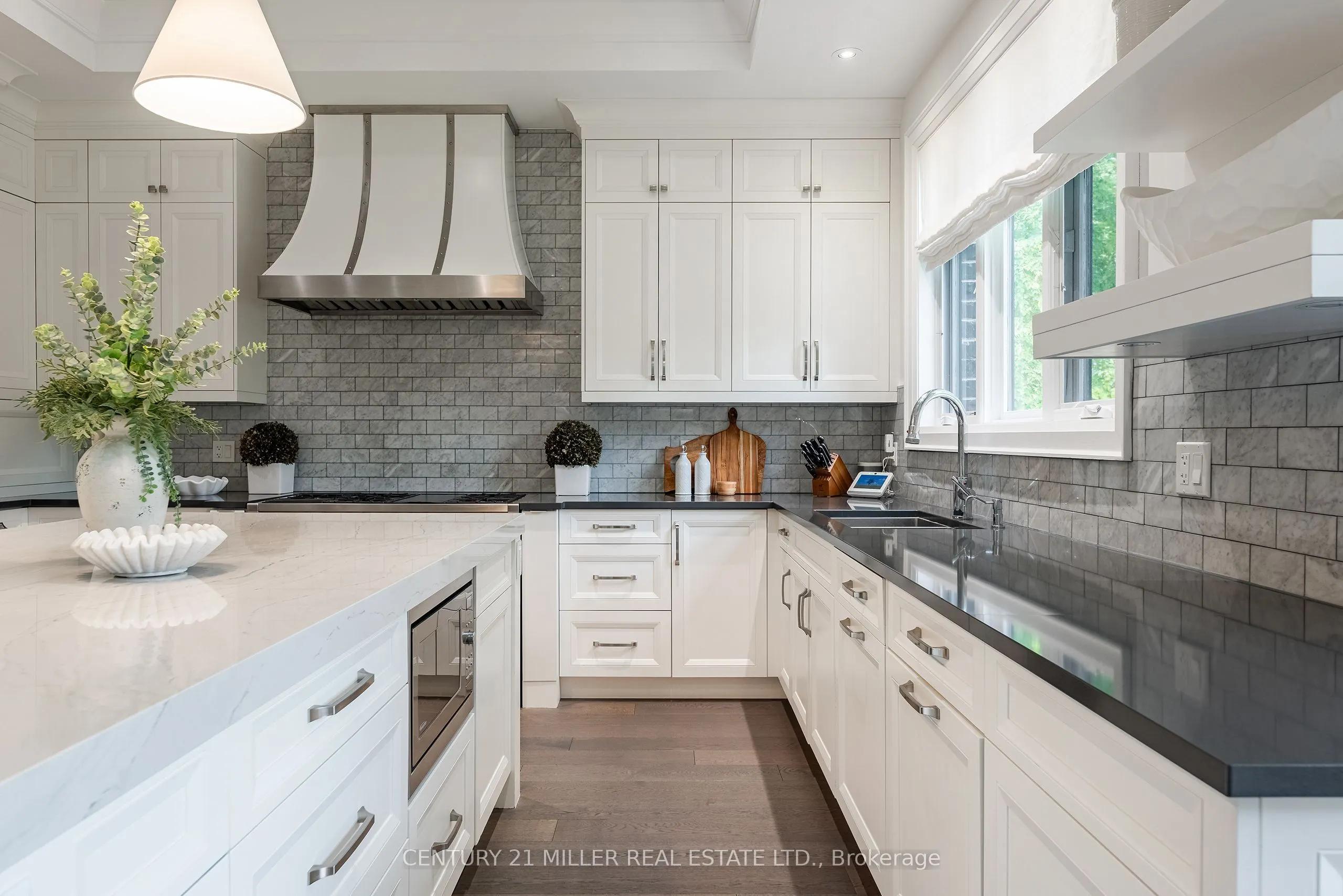 2458 Meadowood Crescent