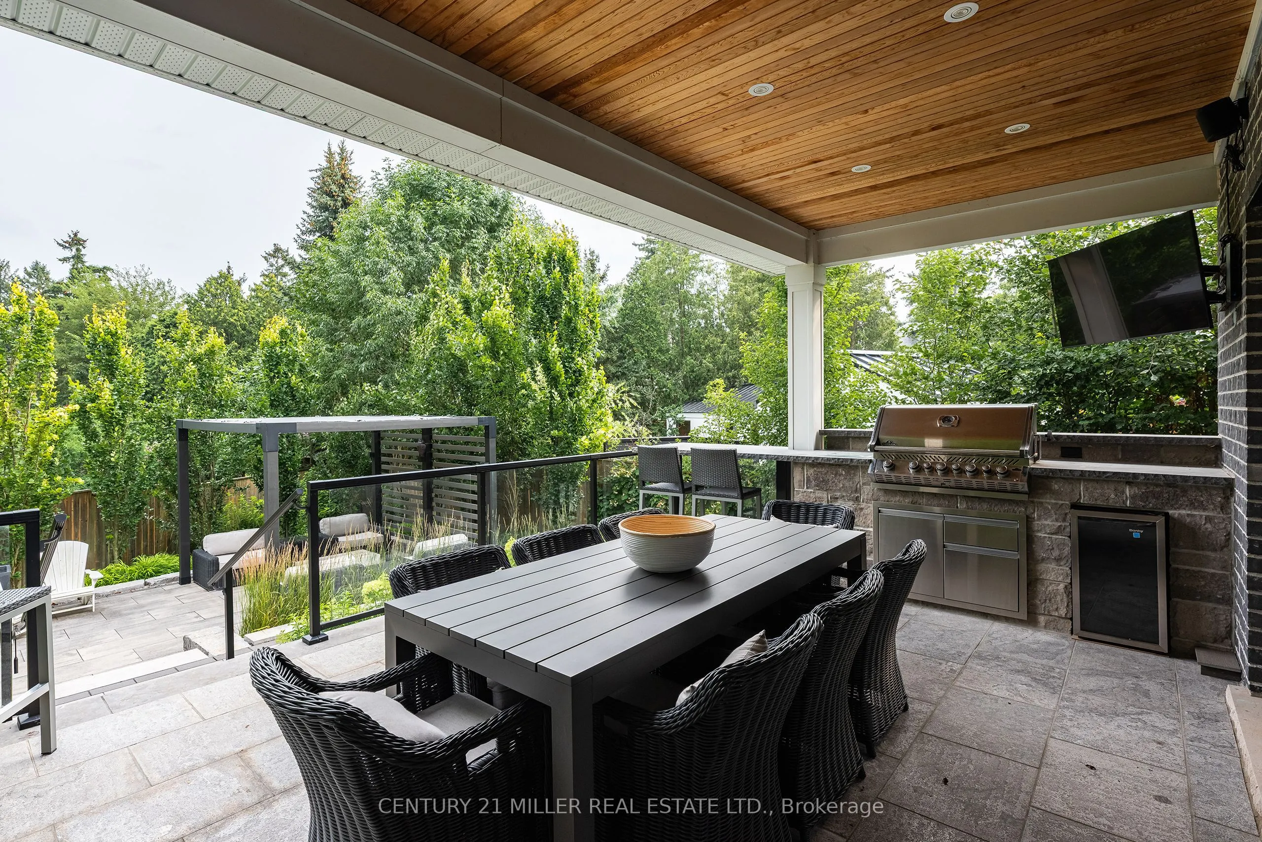 2458 Meadowood Crescent