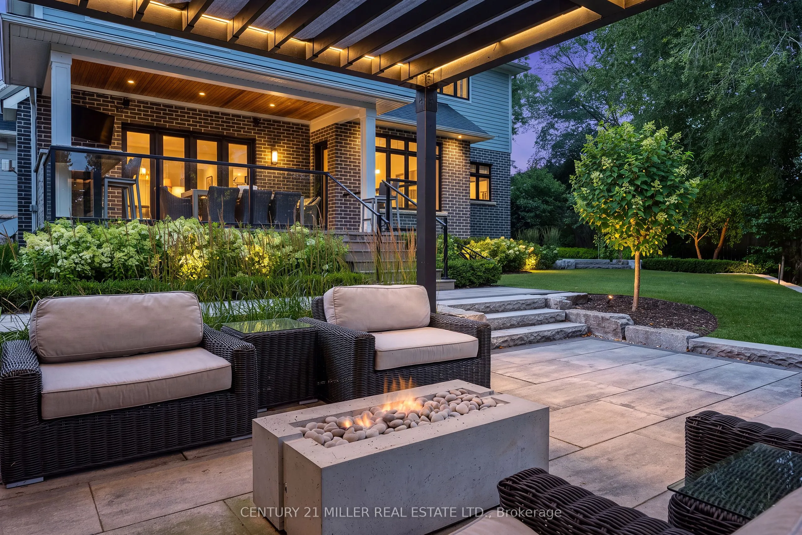 2458 Meadowood Crescent