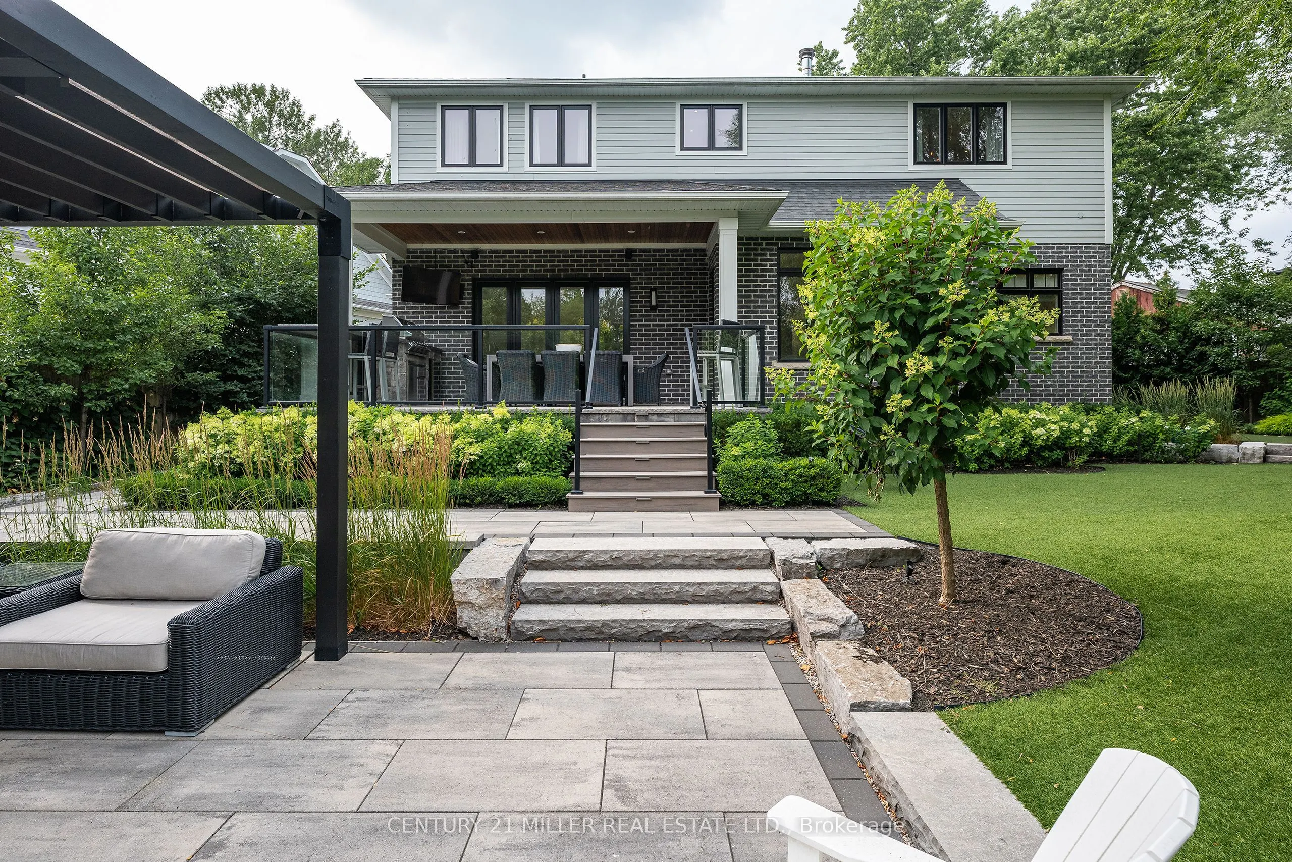 2458 Meadowood Crescent