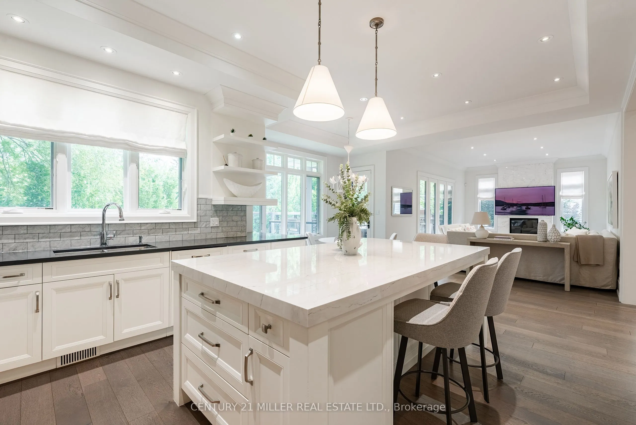 2458 Meadowood Crescent