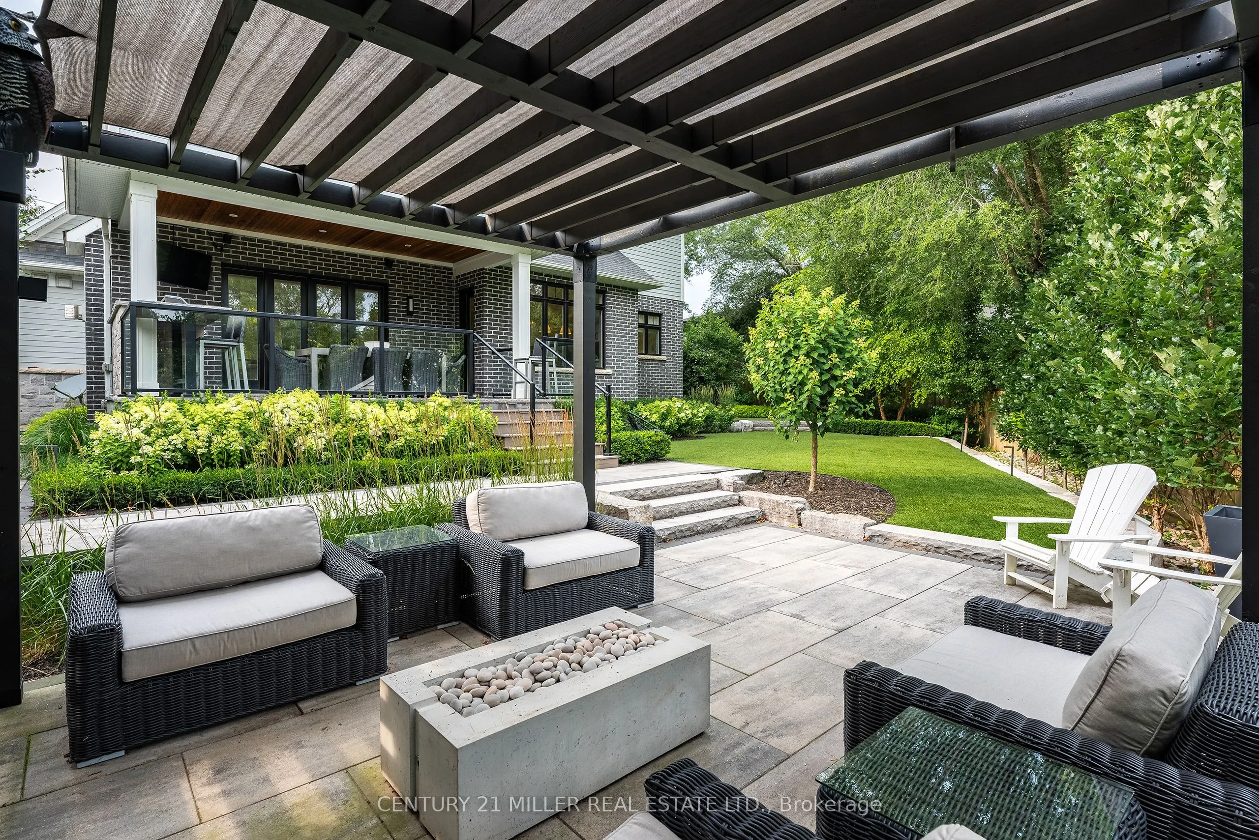 2458 Meadowood Crescent