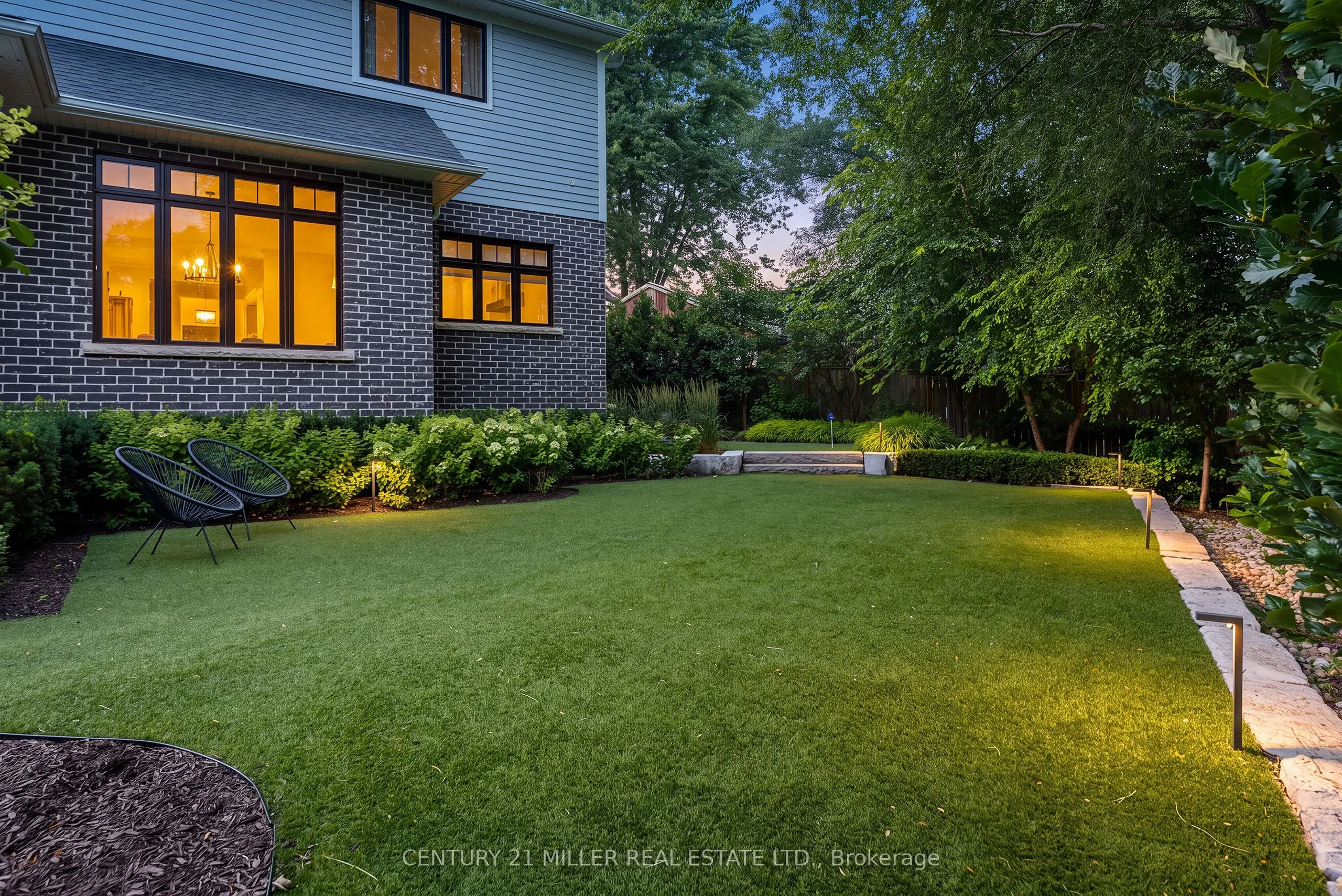 2458 Meadowood Crescent