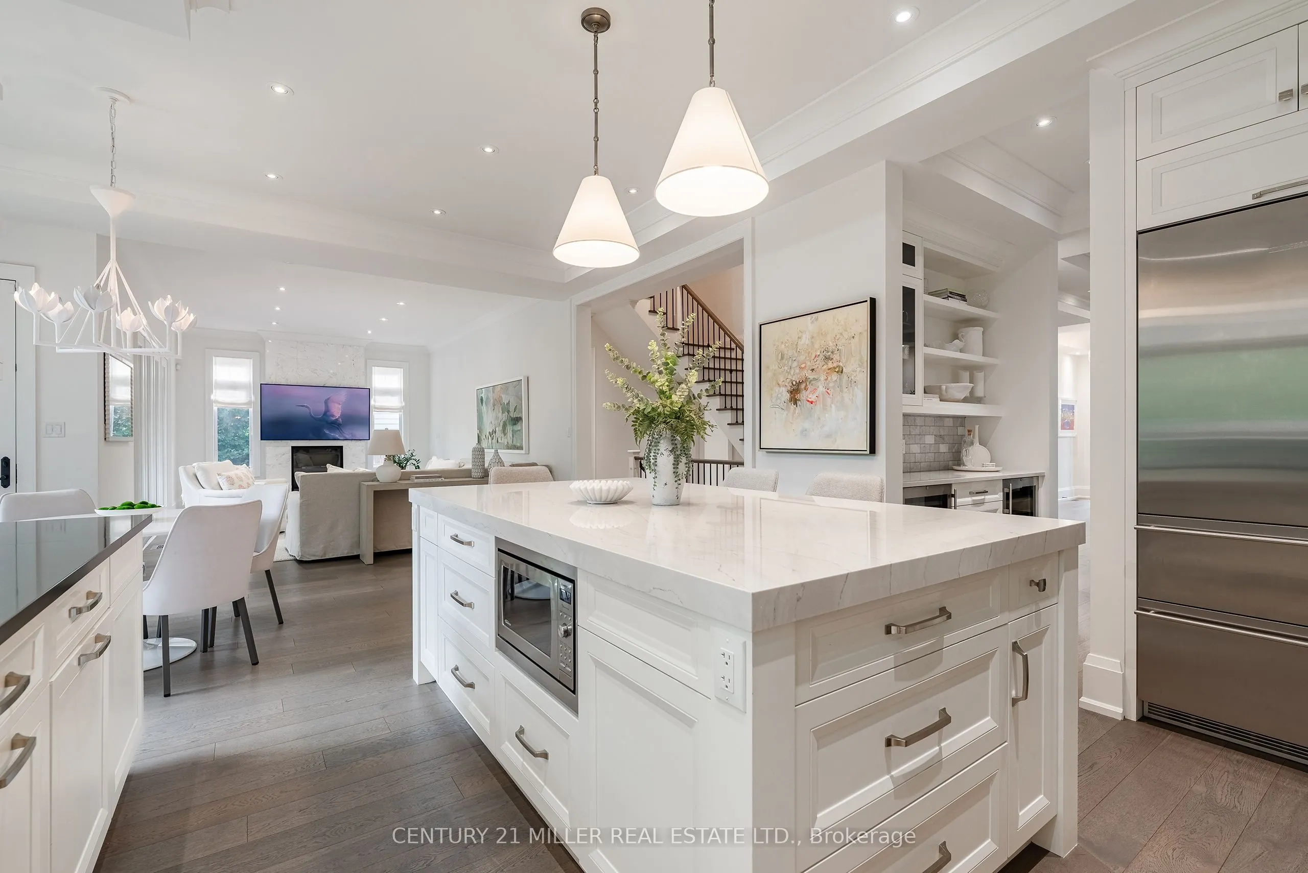 2458 Meadowood Crescent