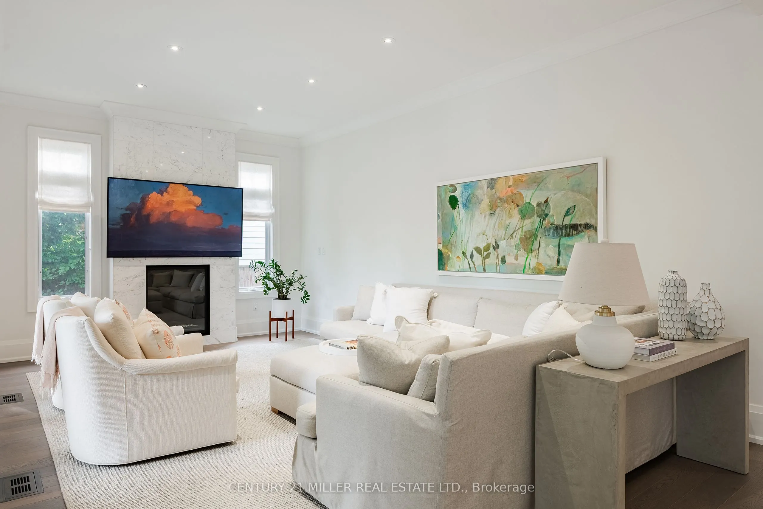 2458 Meadowood Crescent