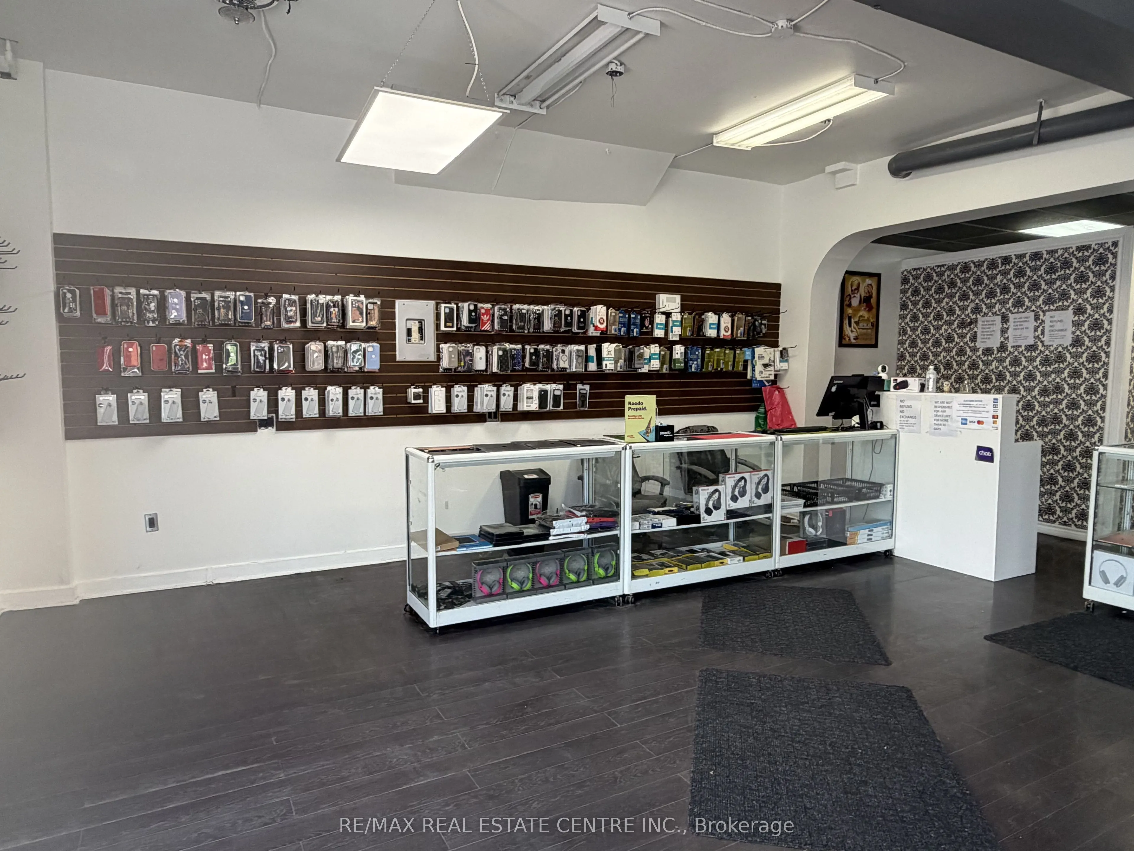 2 Queen Street S