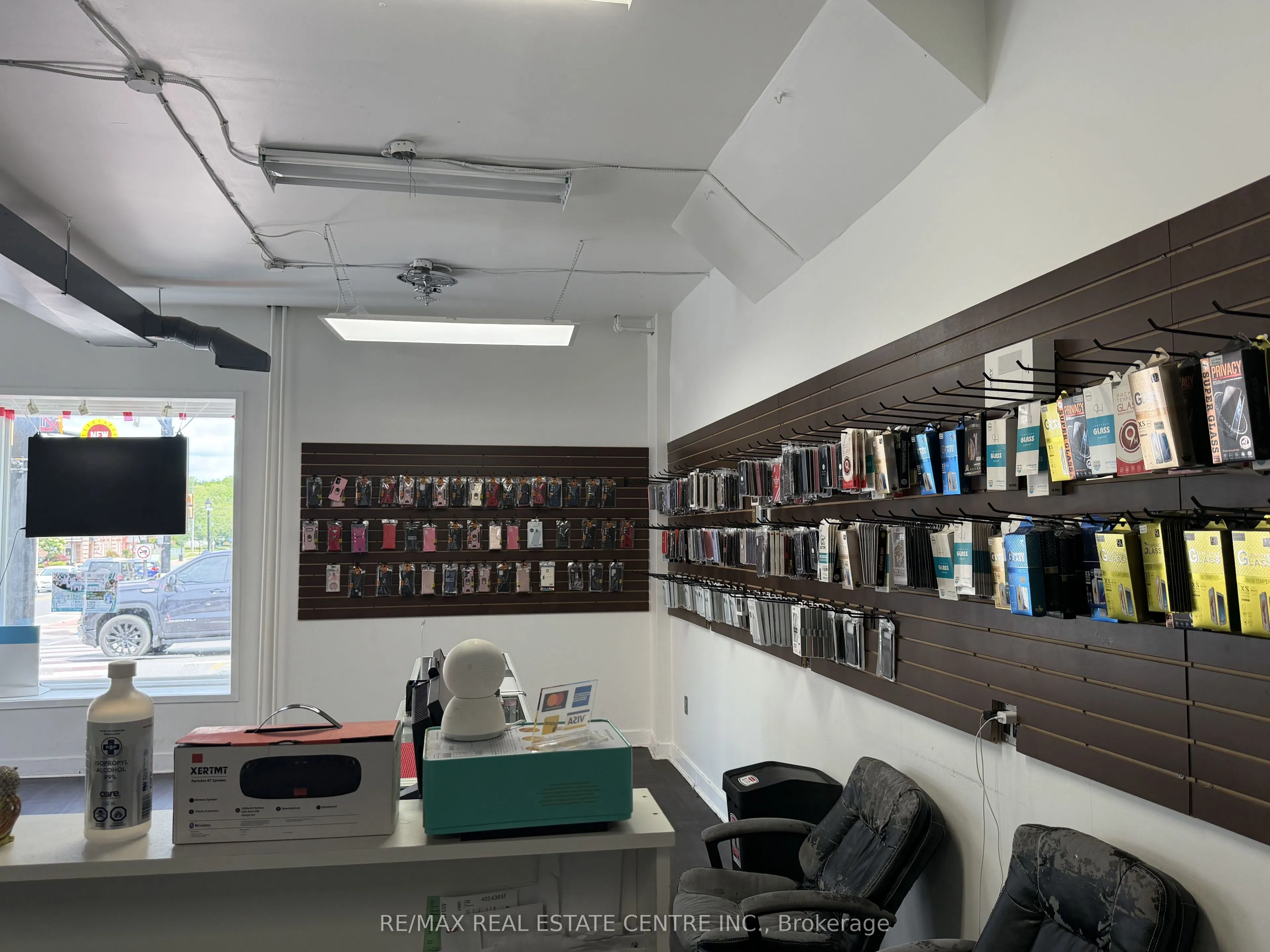 2 Queen Street S