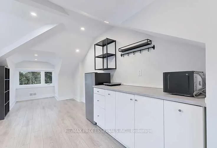 23 Radford Avenue #3rd Fl