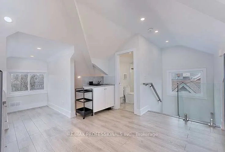 23 Radford Avenue #3rd Fl