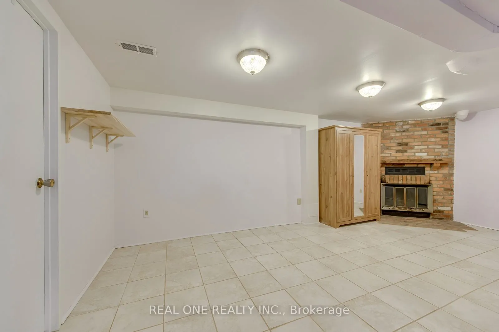 741 Queensbridge Drive