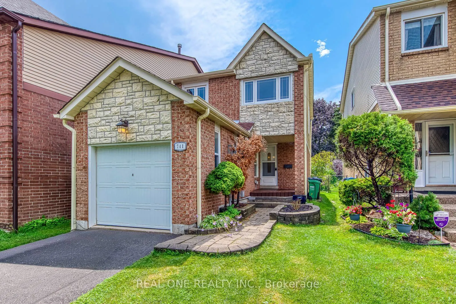 741 Queensbridge Drive