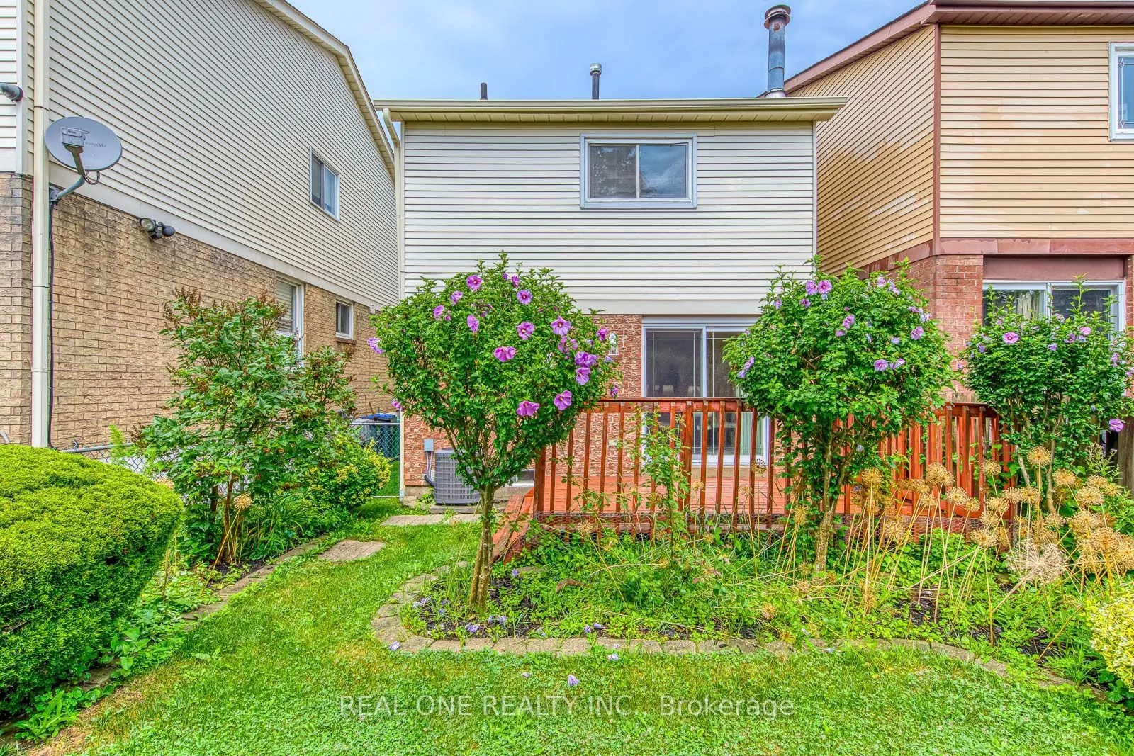 741 Queensbridge Drive