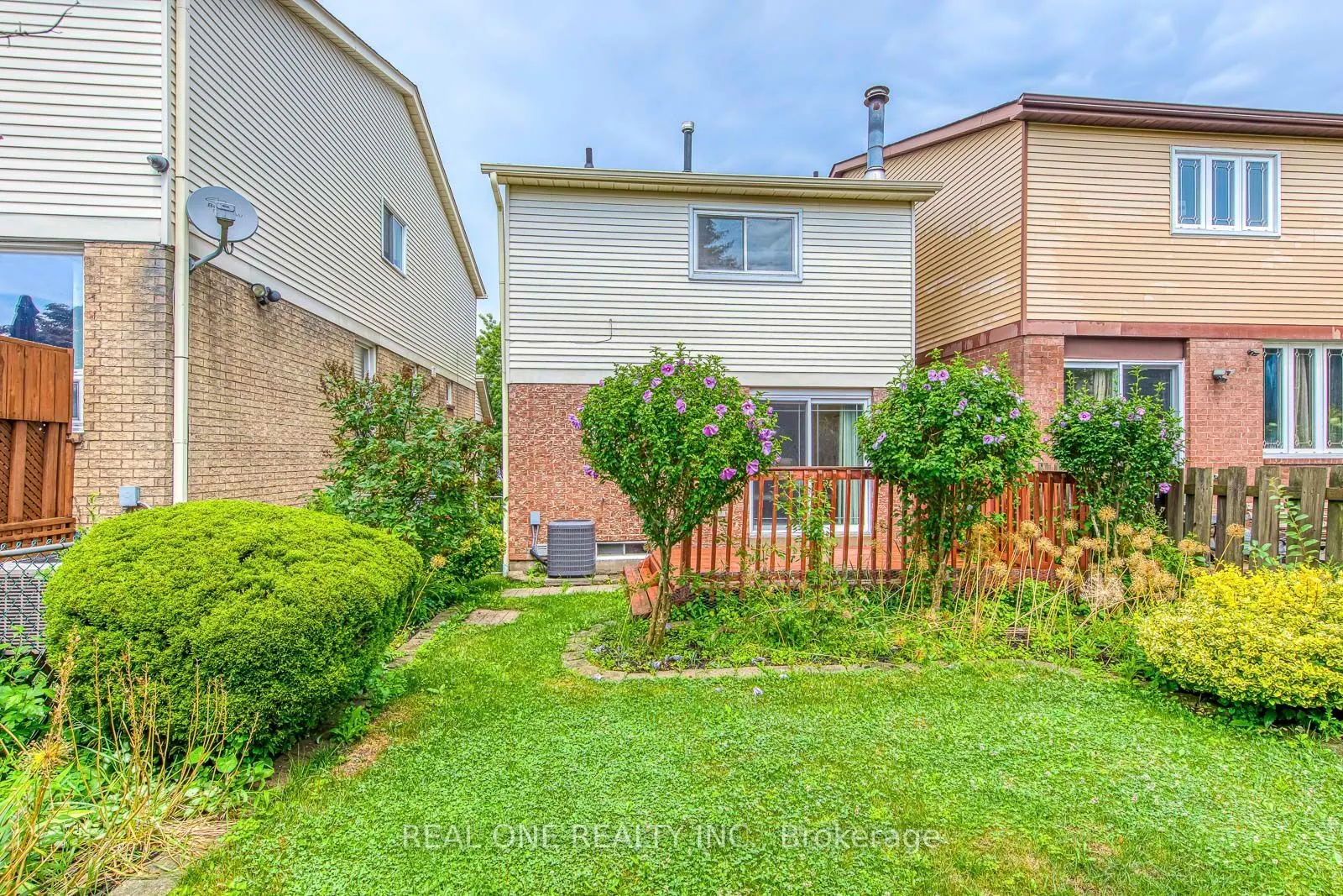 741 Queensbridge Drive
